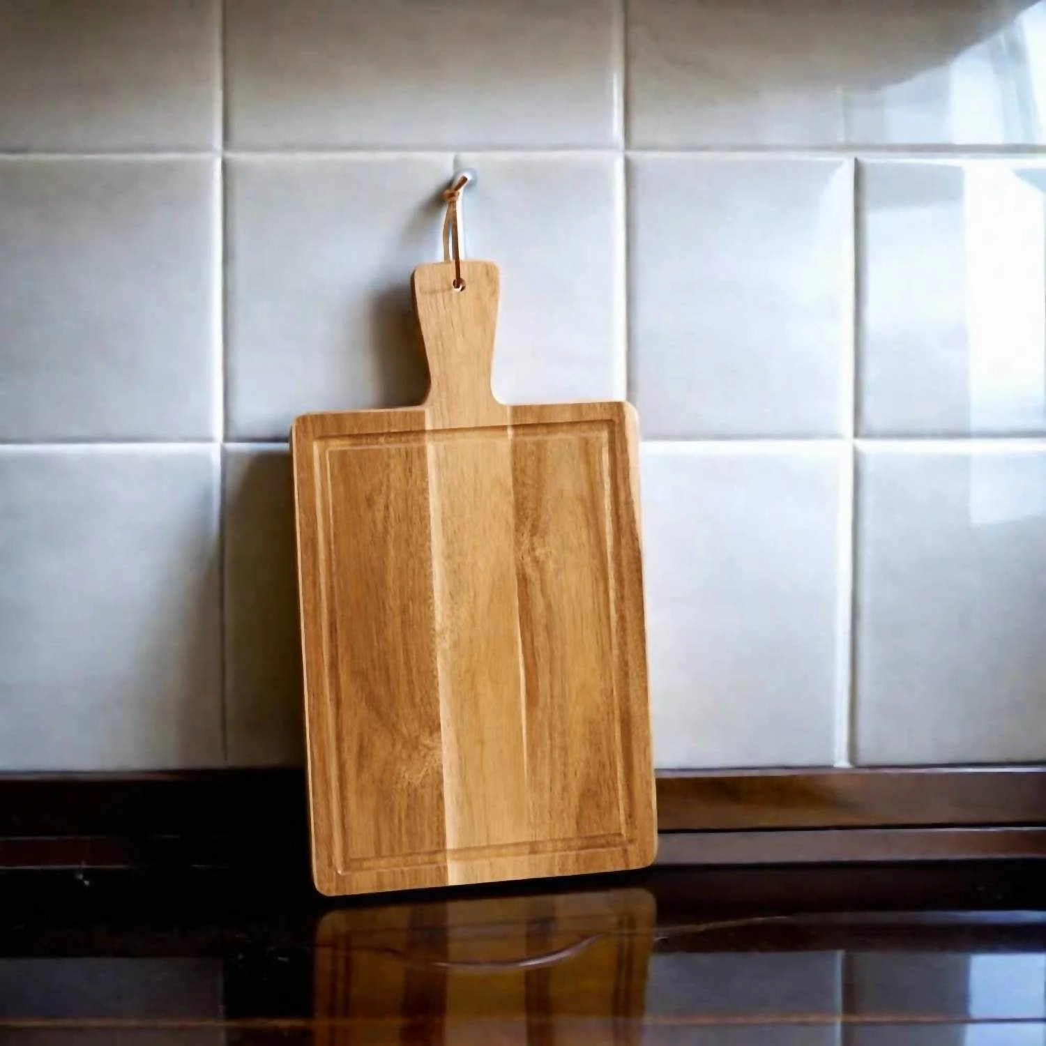 Acacia Wood Cutting Board With Handle In Natural Brown