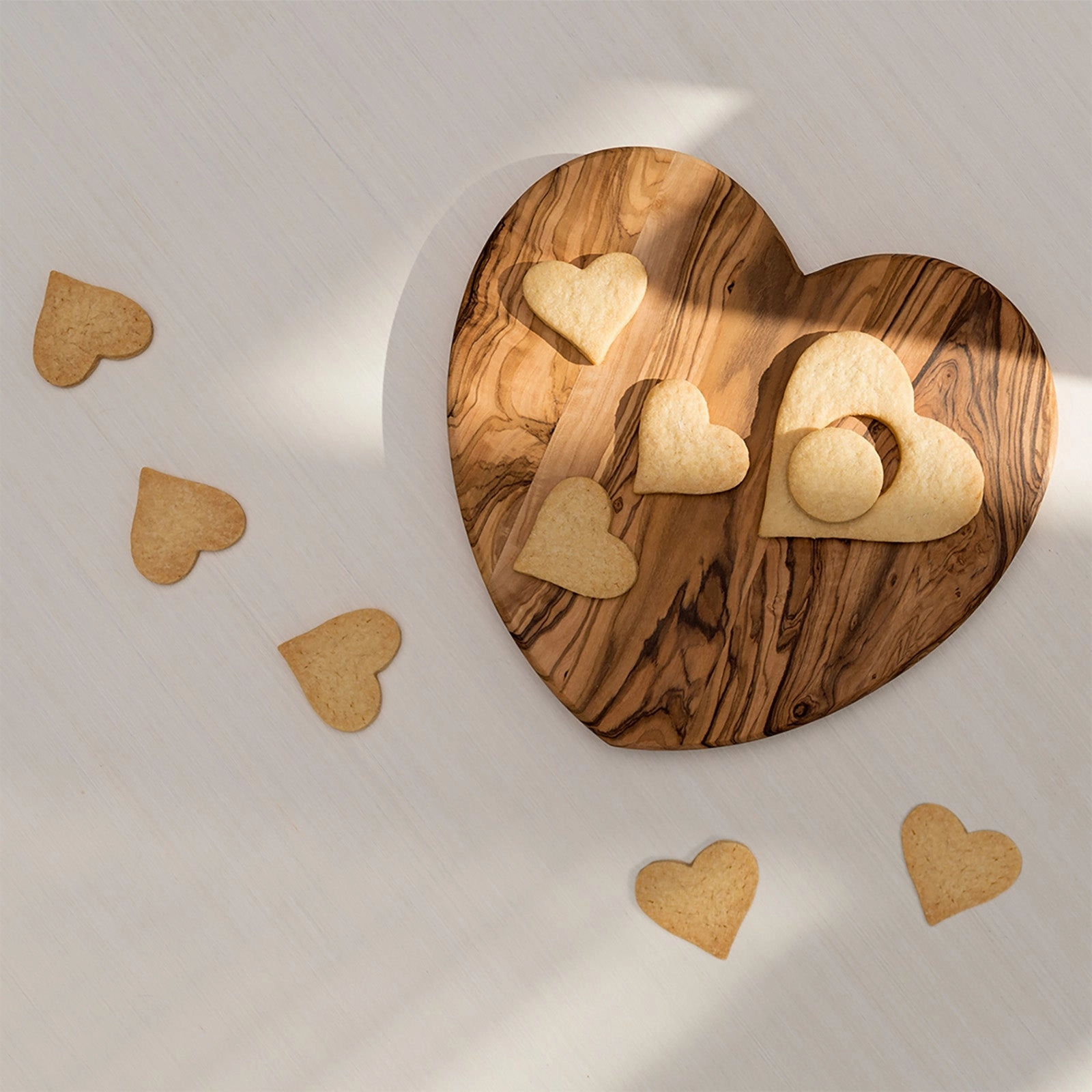Berard Olivewood Cutting Board, Heart Shape, 8.66 x 8.27 x 0.63"