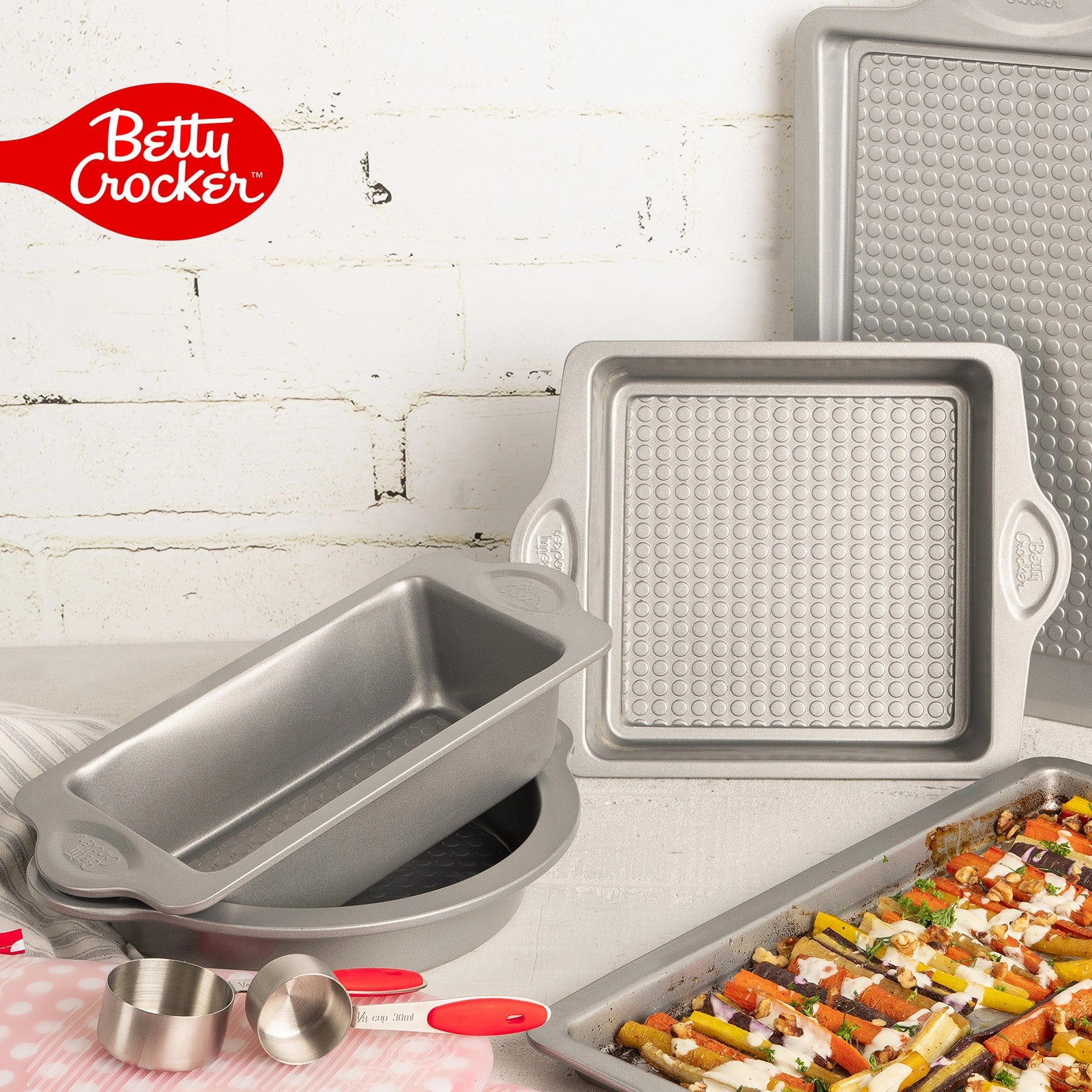 Betty CrockerCarbon Steel 12.5 x 10 x 2 Inch Square Cake Pan