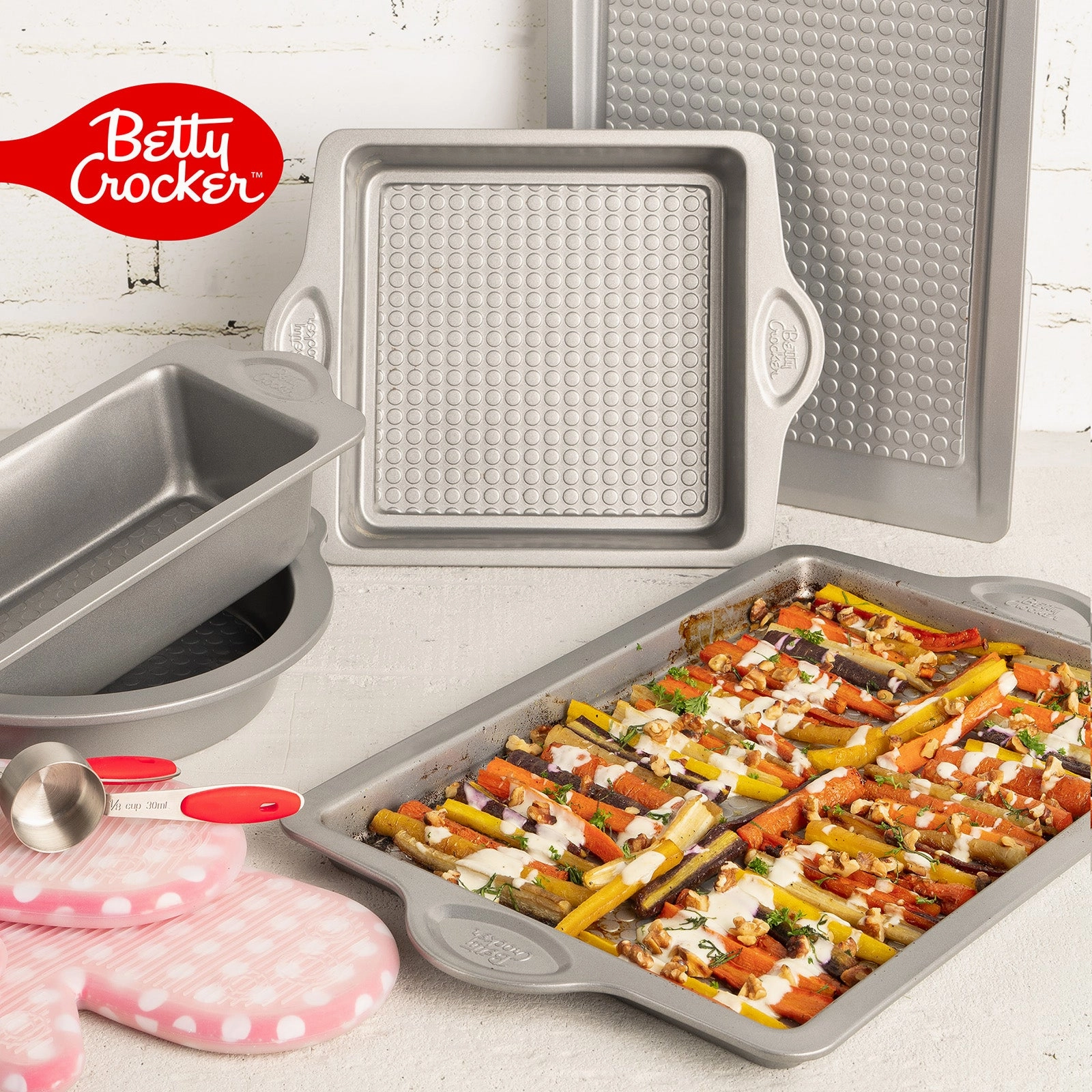 Betty CrockerCarbon Steel 17 x 10.5 x 1 Inch Cooking Sheet