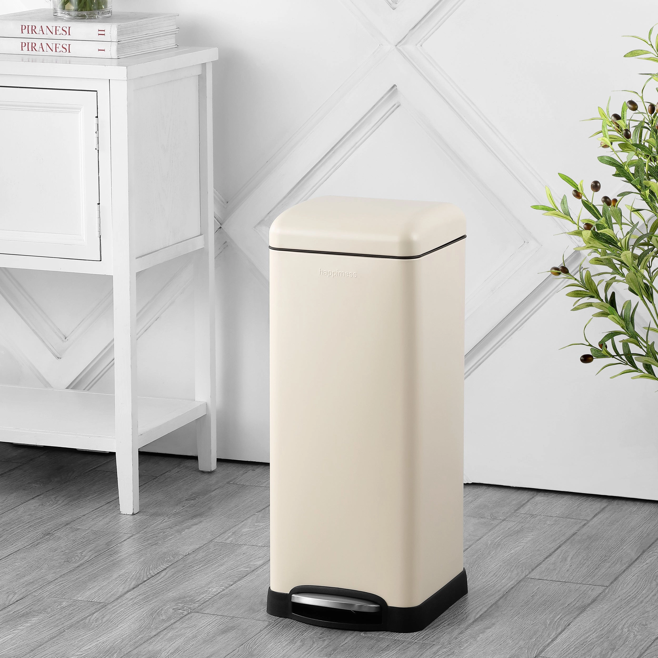 Betty Retro 8-Gallon Step-Open Trash Can (20 liners Included)
