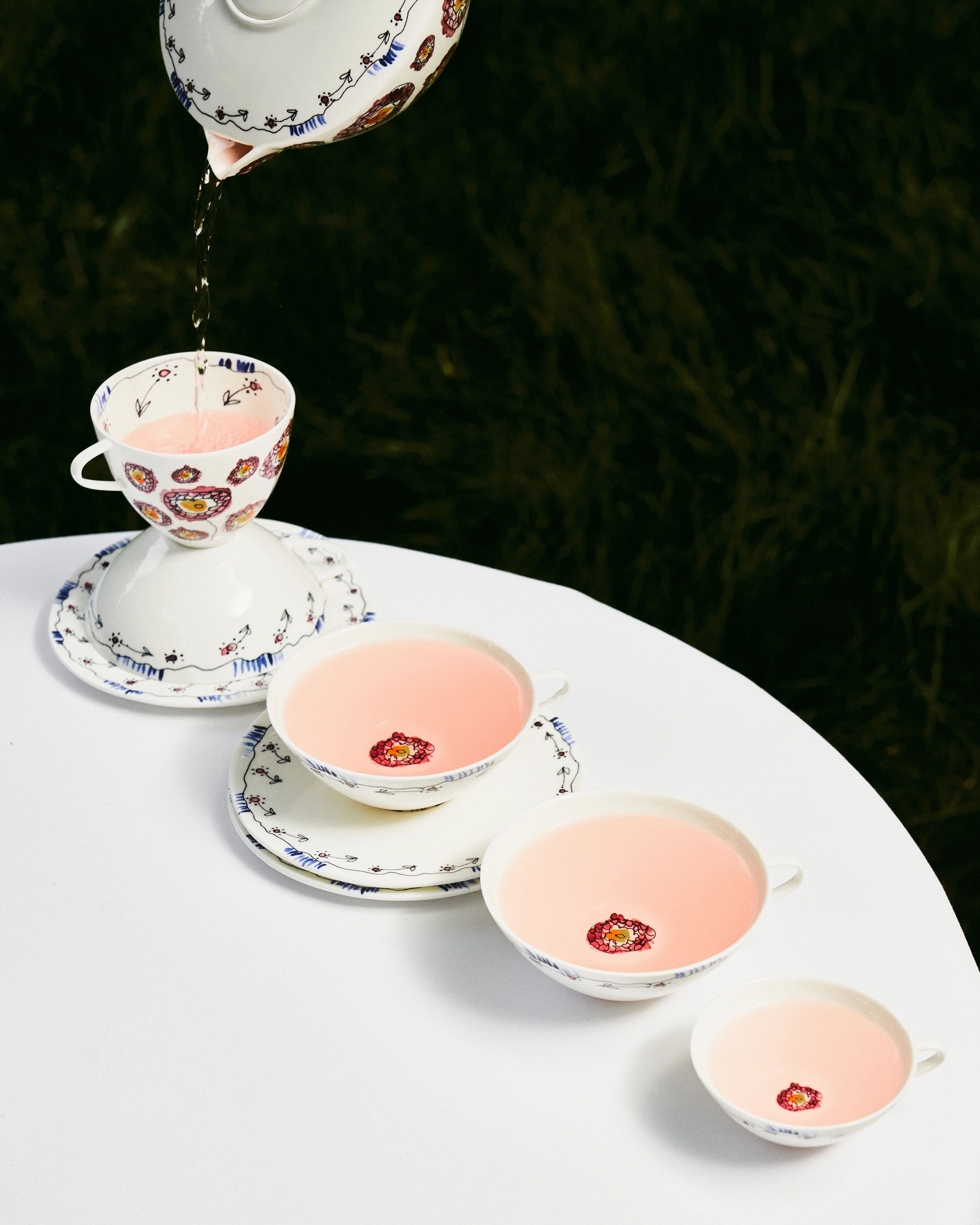 Cappuccino cup Anemone milk Midnight Flowers