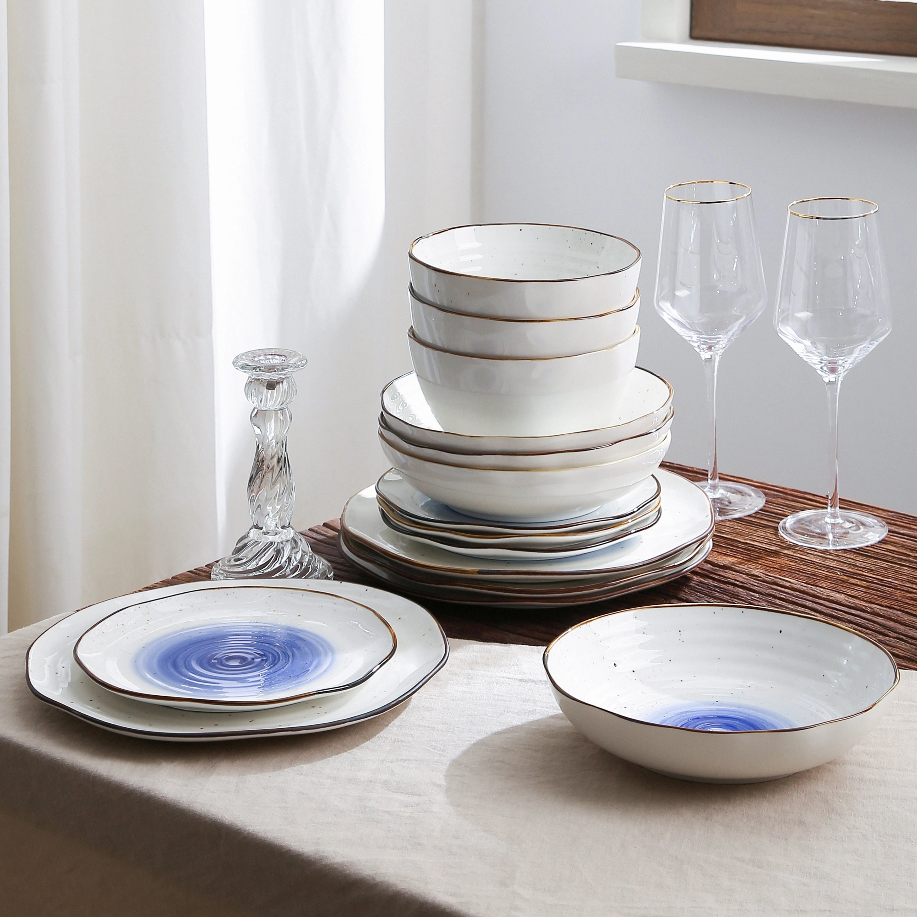 Christian Siriano Luma Porcelain 16-Piece Dinnerware Set