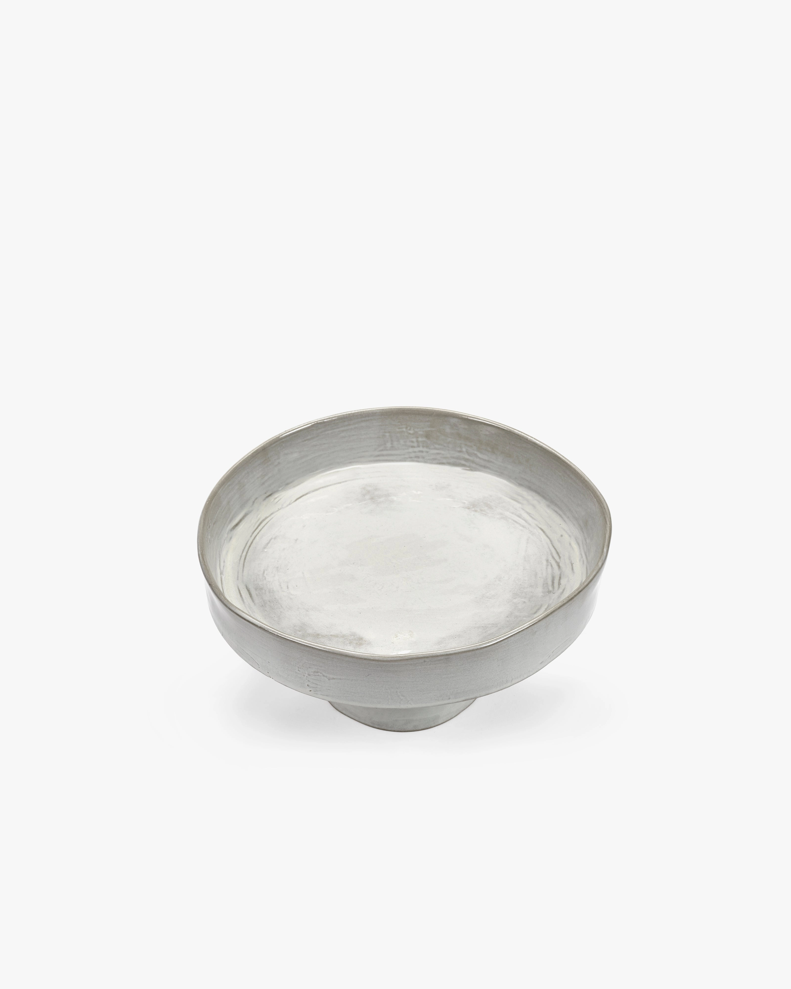 Deep plate on foot L off-white La Mre