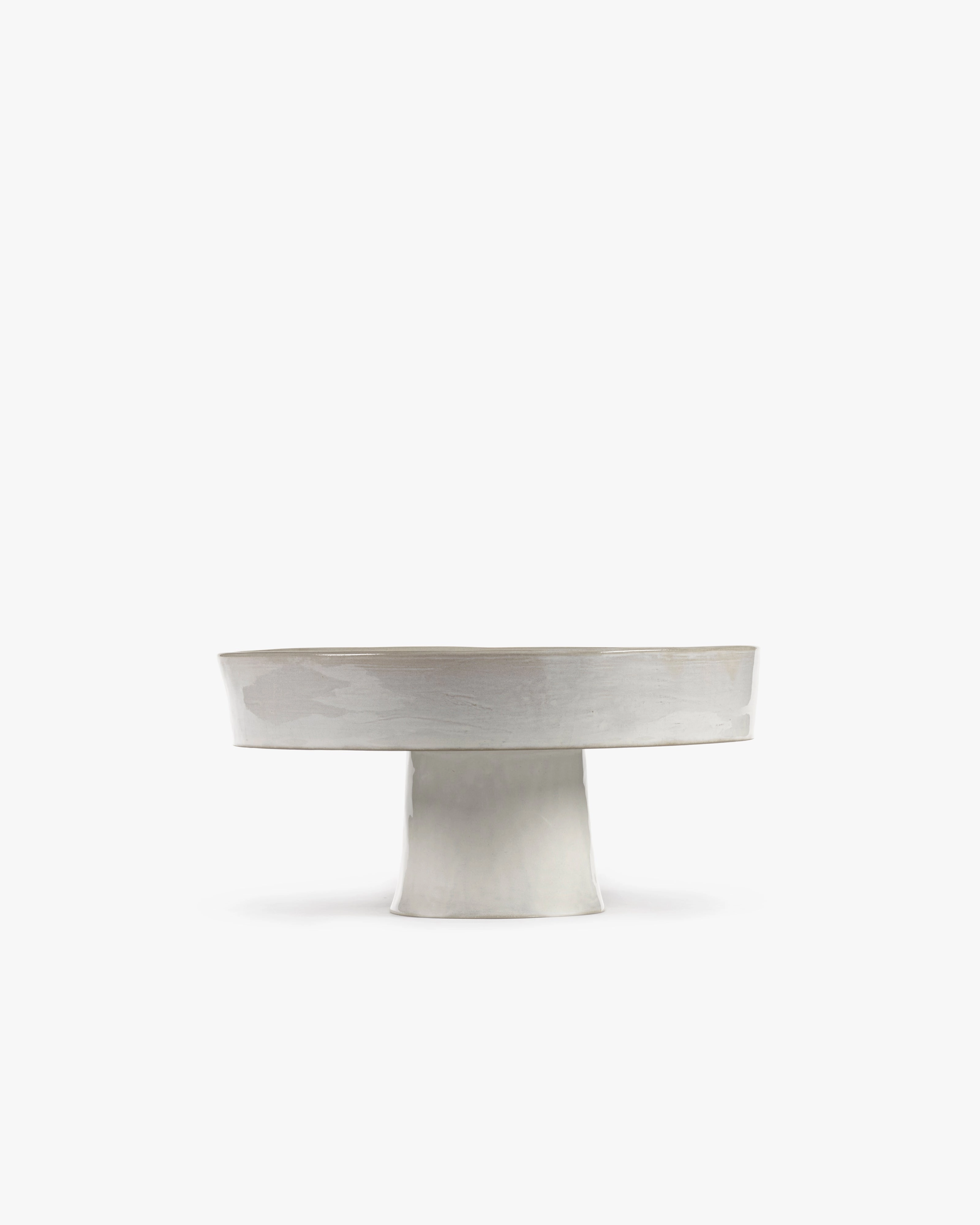 Deep plate on foot L off-white La Mre