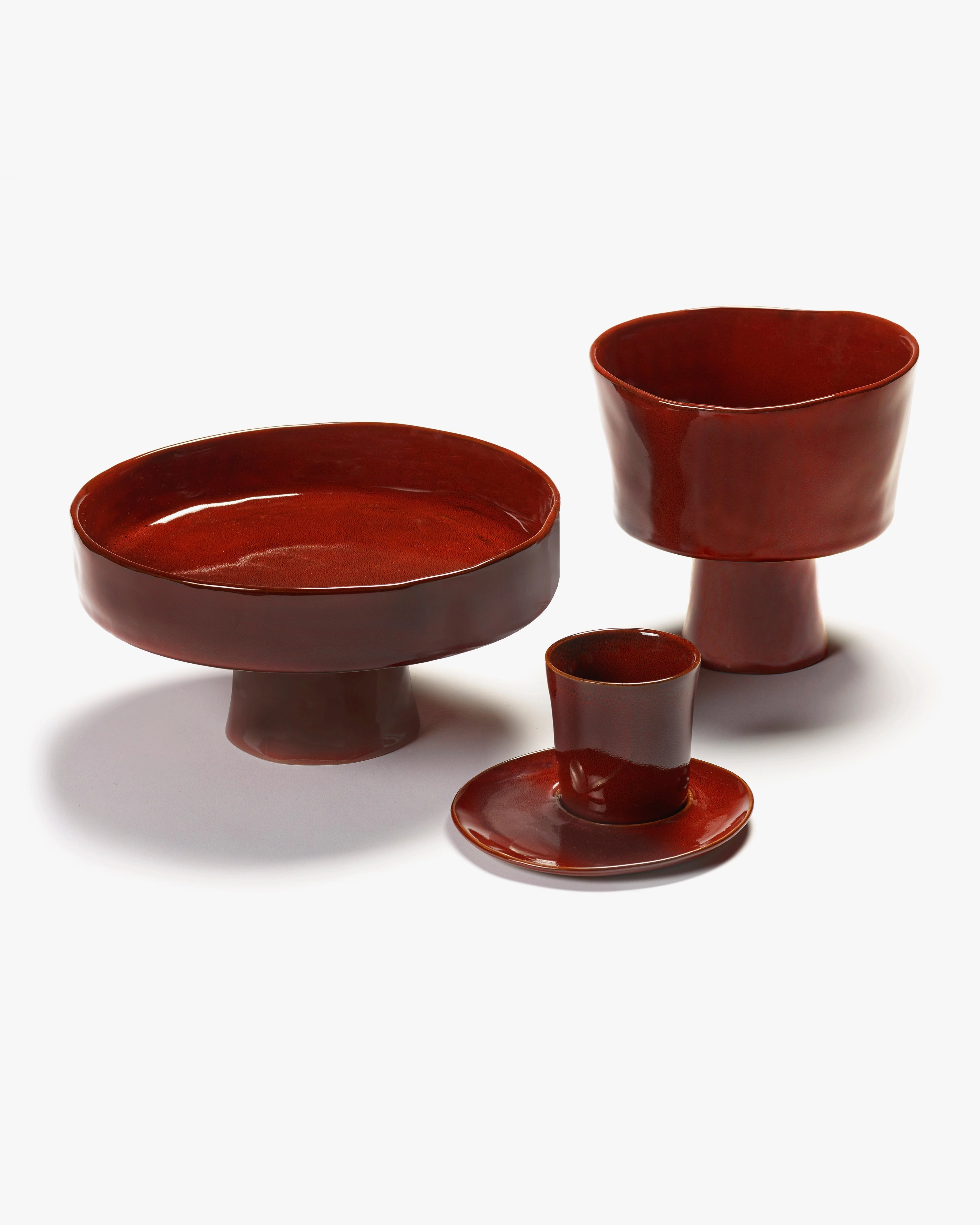 Deep plate on foot L venetian red La Mre