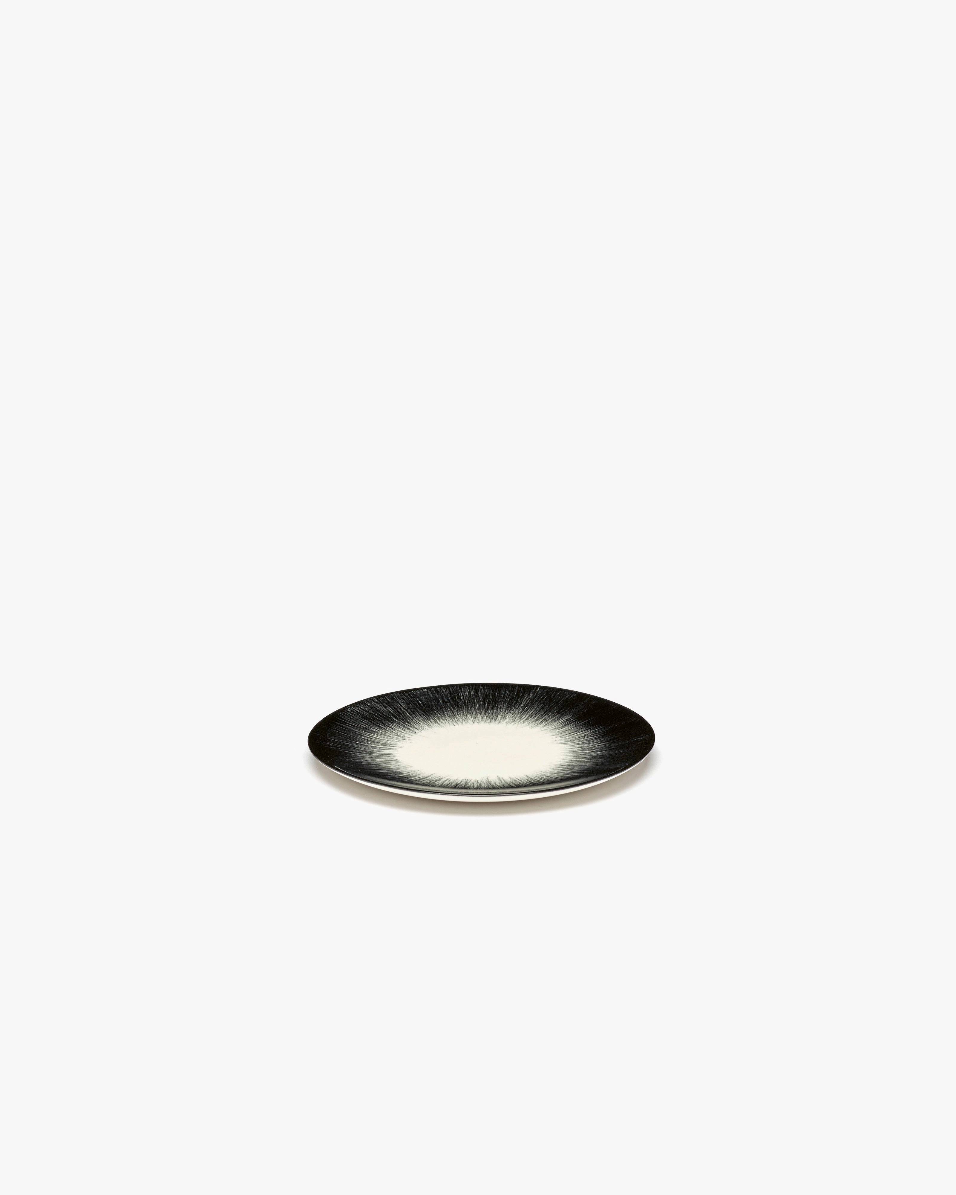 Dessert plate white/black variation 4 D