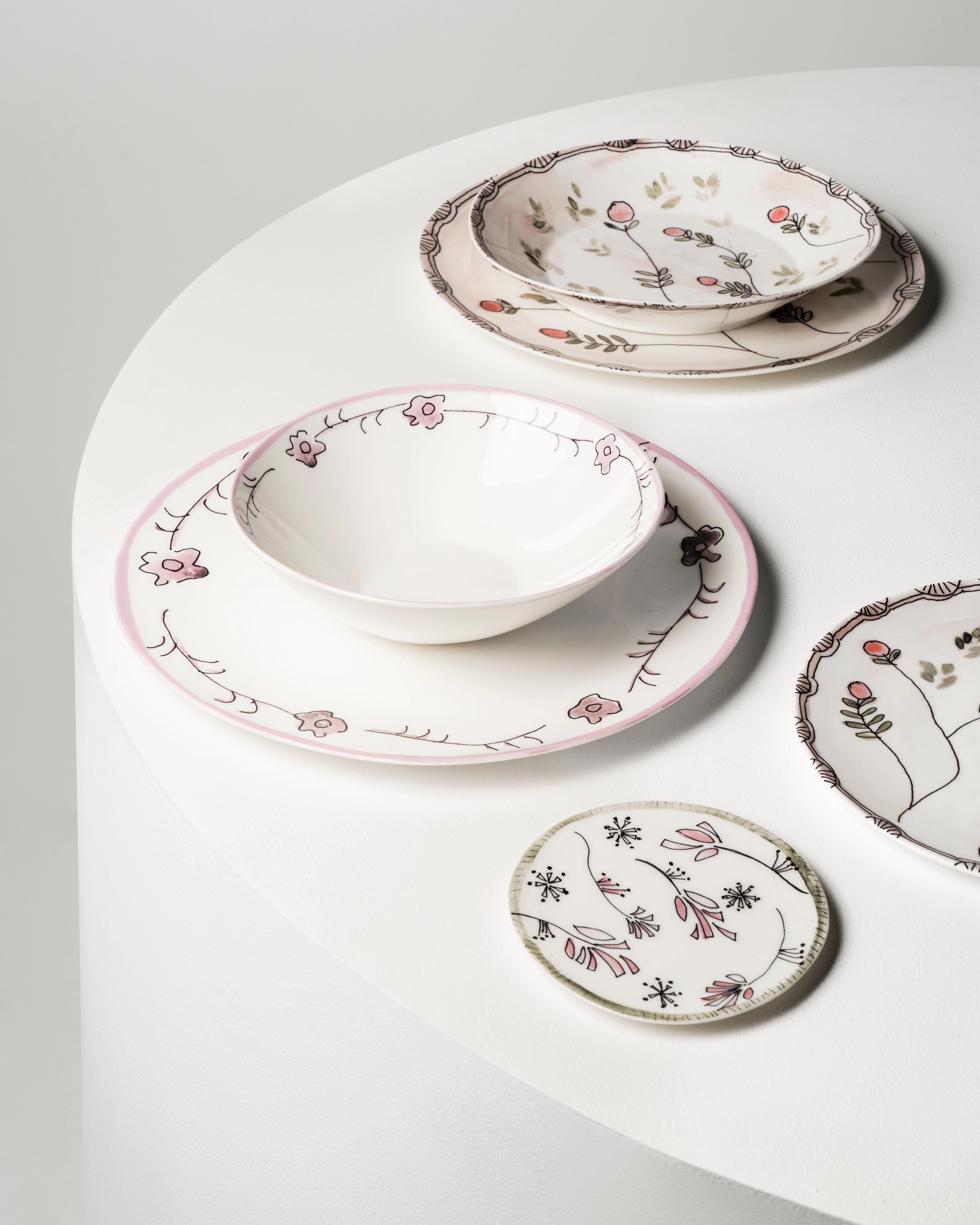 Dinner plate Dark viola Midnight Flowers
