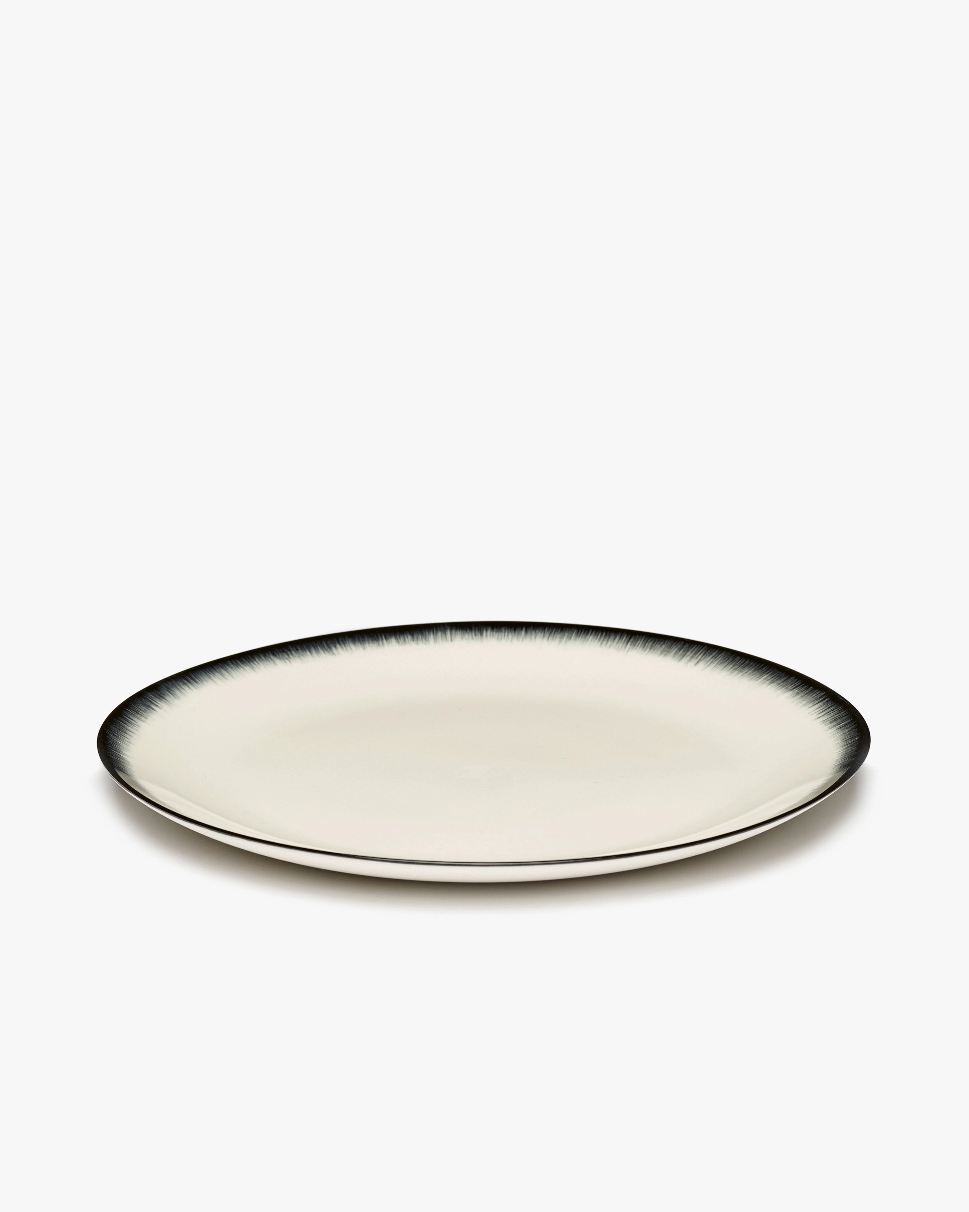 Dinner plate white/black variation 3 D