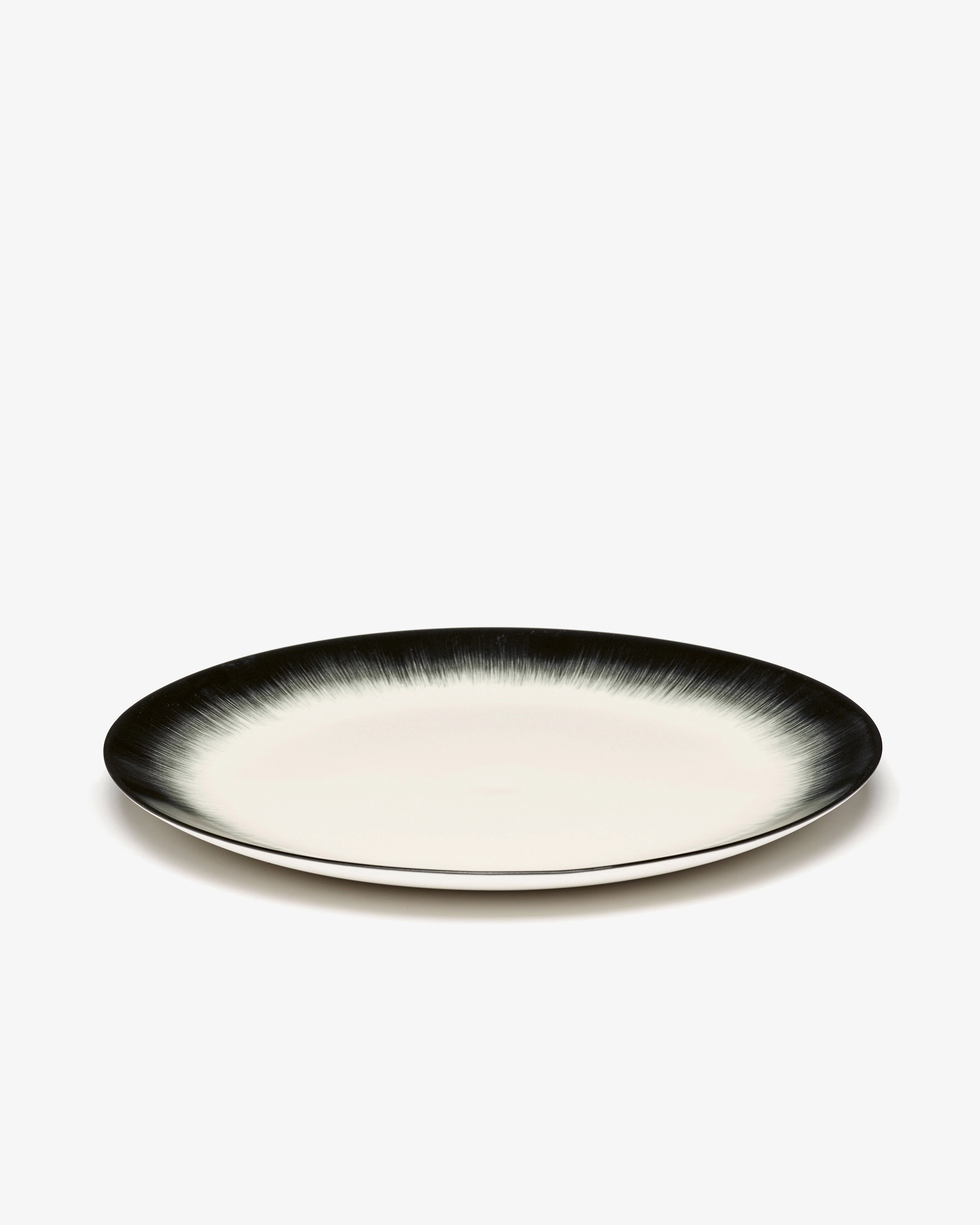 Dinner plate white/black variation 4 D