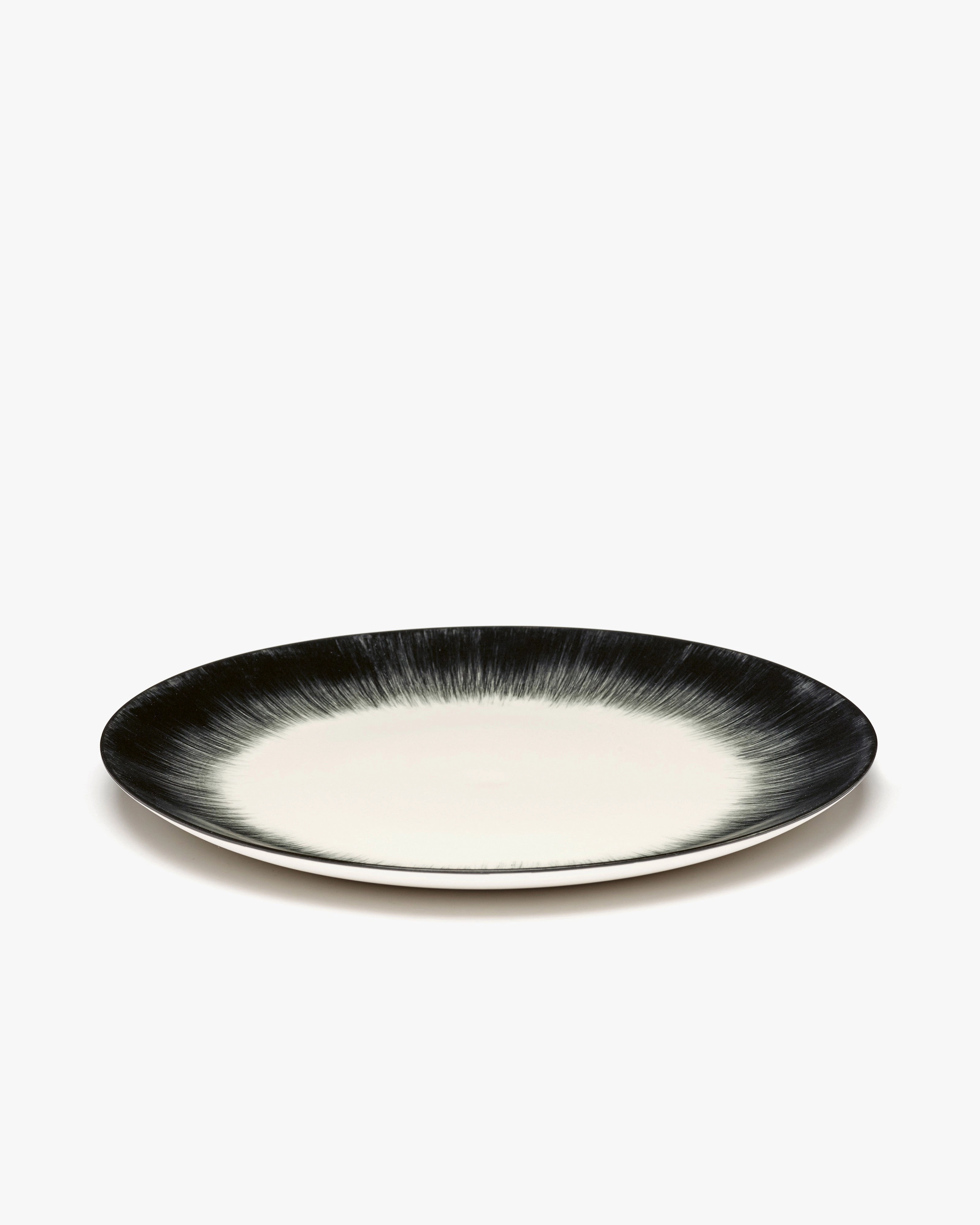 Dinner plate white/black variation 5 D