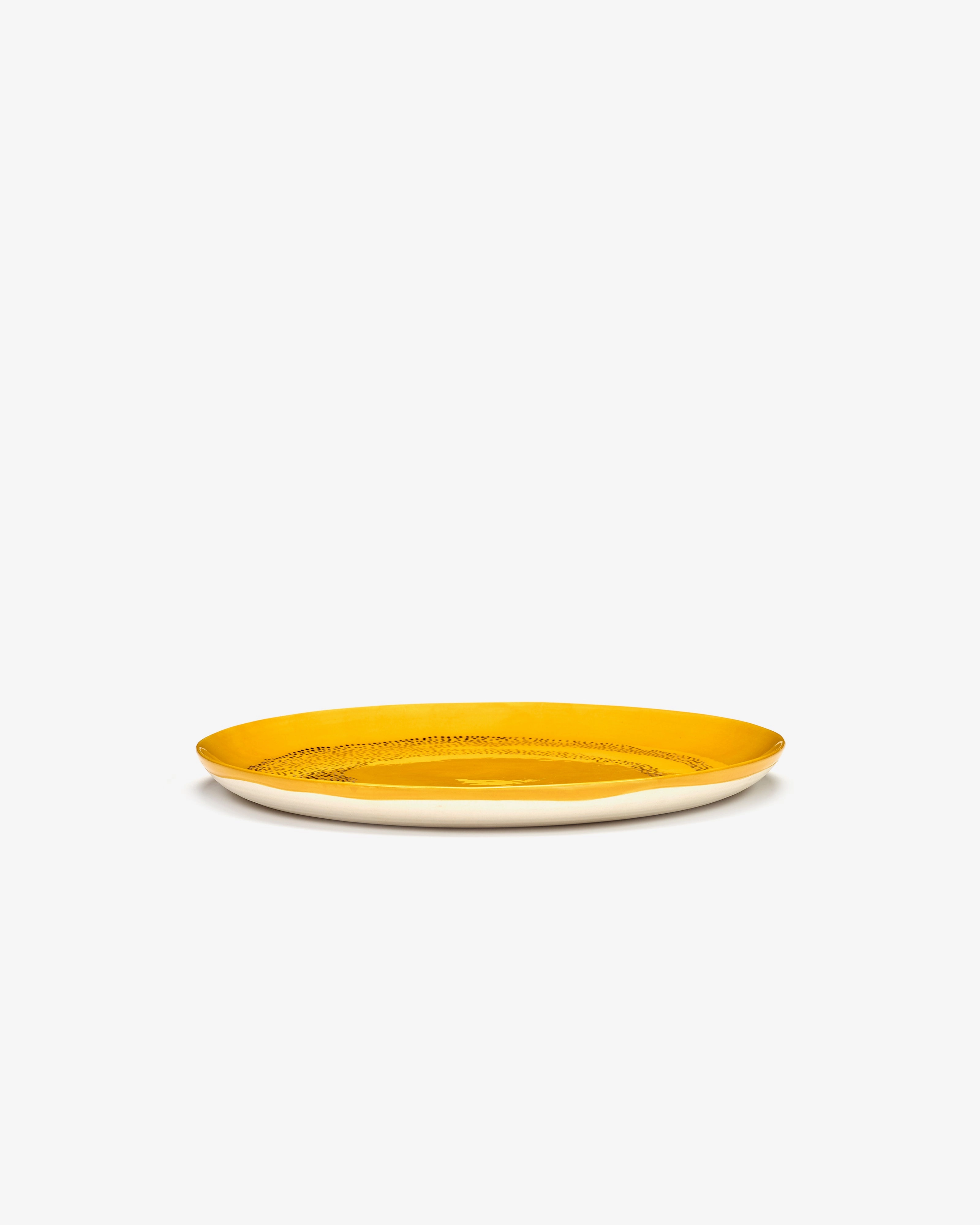 Dinner plate yellow - black dots Feast