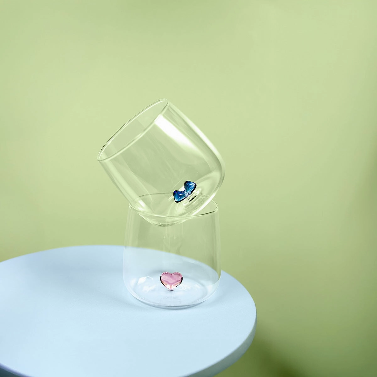 Drinking glass with embossed bow - 480 ml