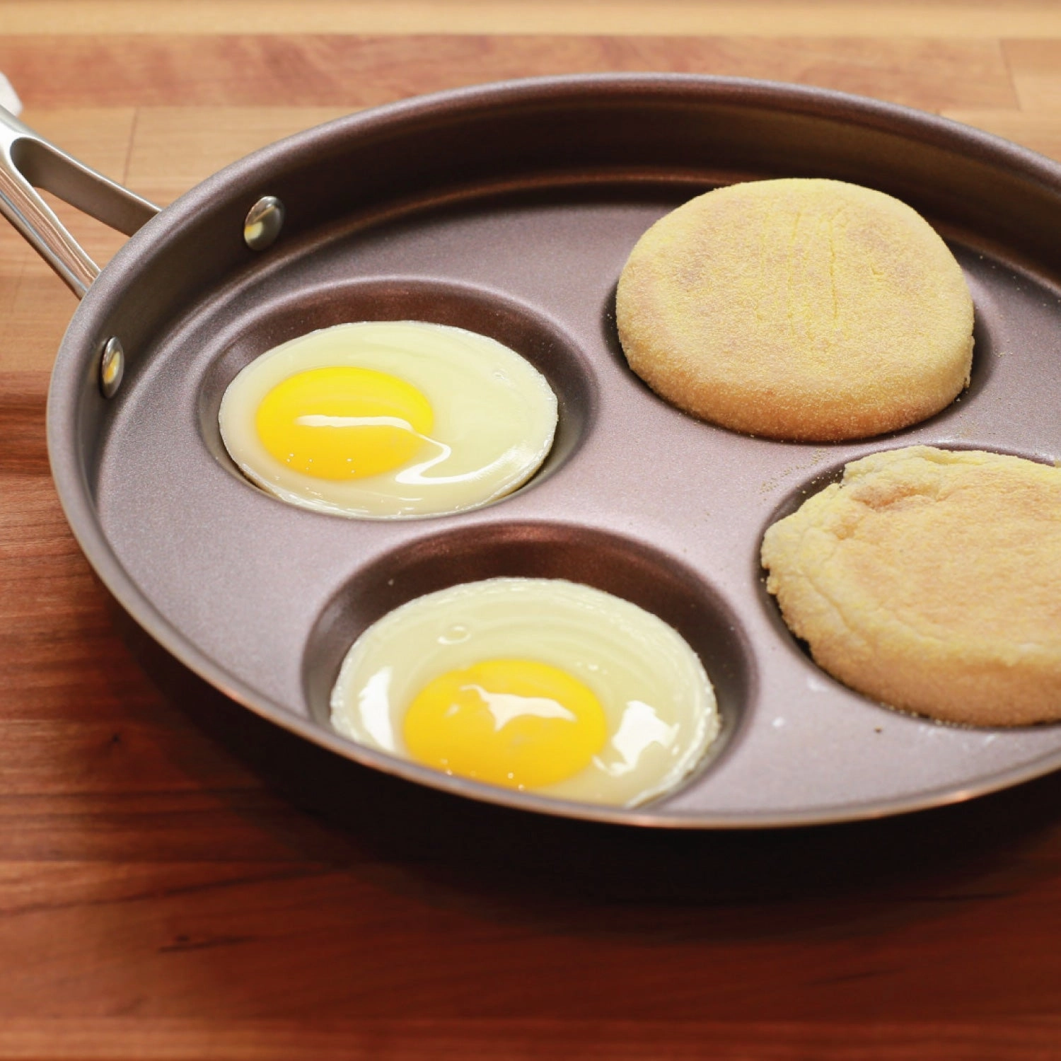 Eggcelente Multi Egg Pan