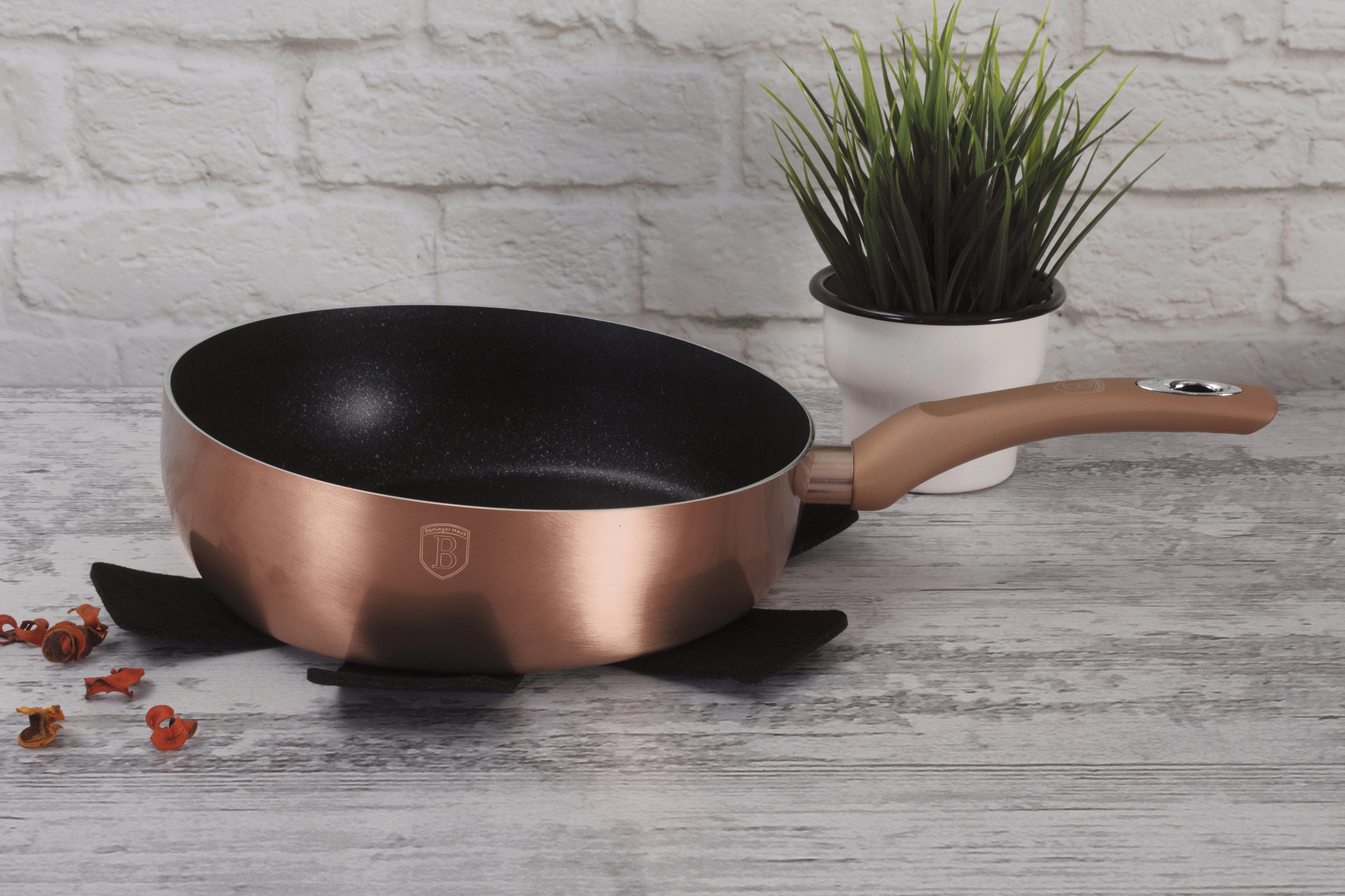 Flip Frypan 10 1/4 inches w/ Protector Rose Gold Collection