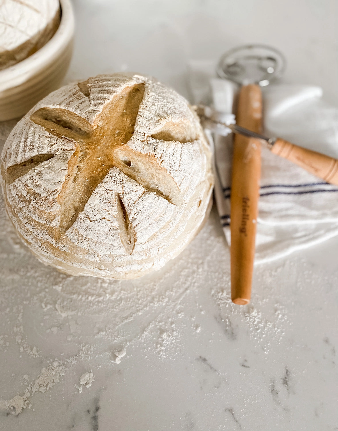 Frieling Bread Lame Dough Scoring Blade w/Extra Blades and Cover, 7.5 Inch, Natural Wood Handle
