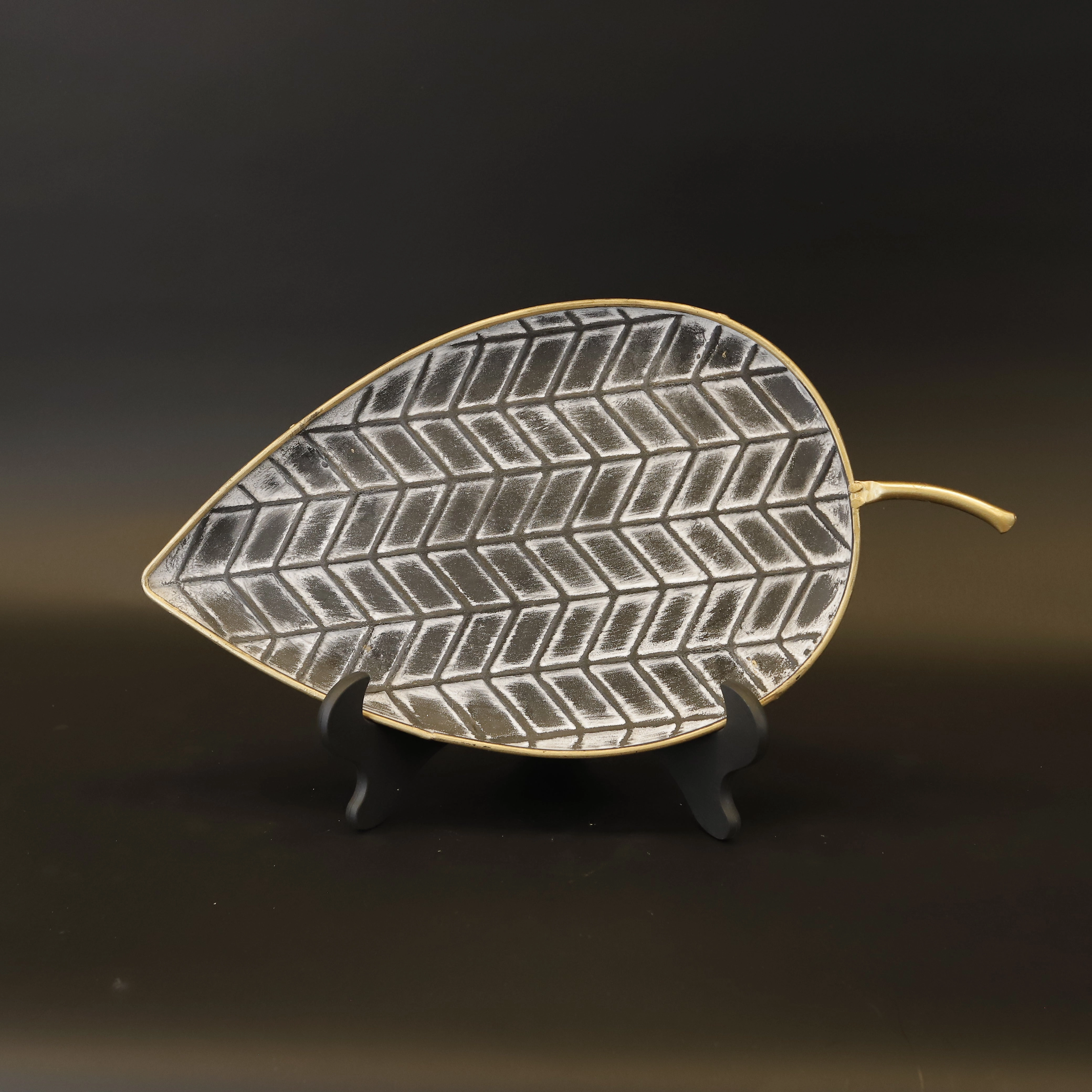 HCHD9190 - M Charcoal Leaf Plate Metal Home Decor collection
