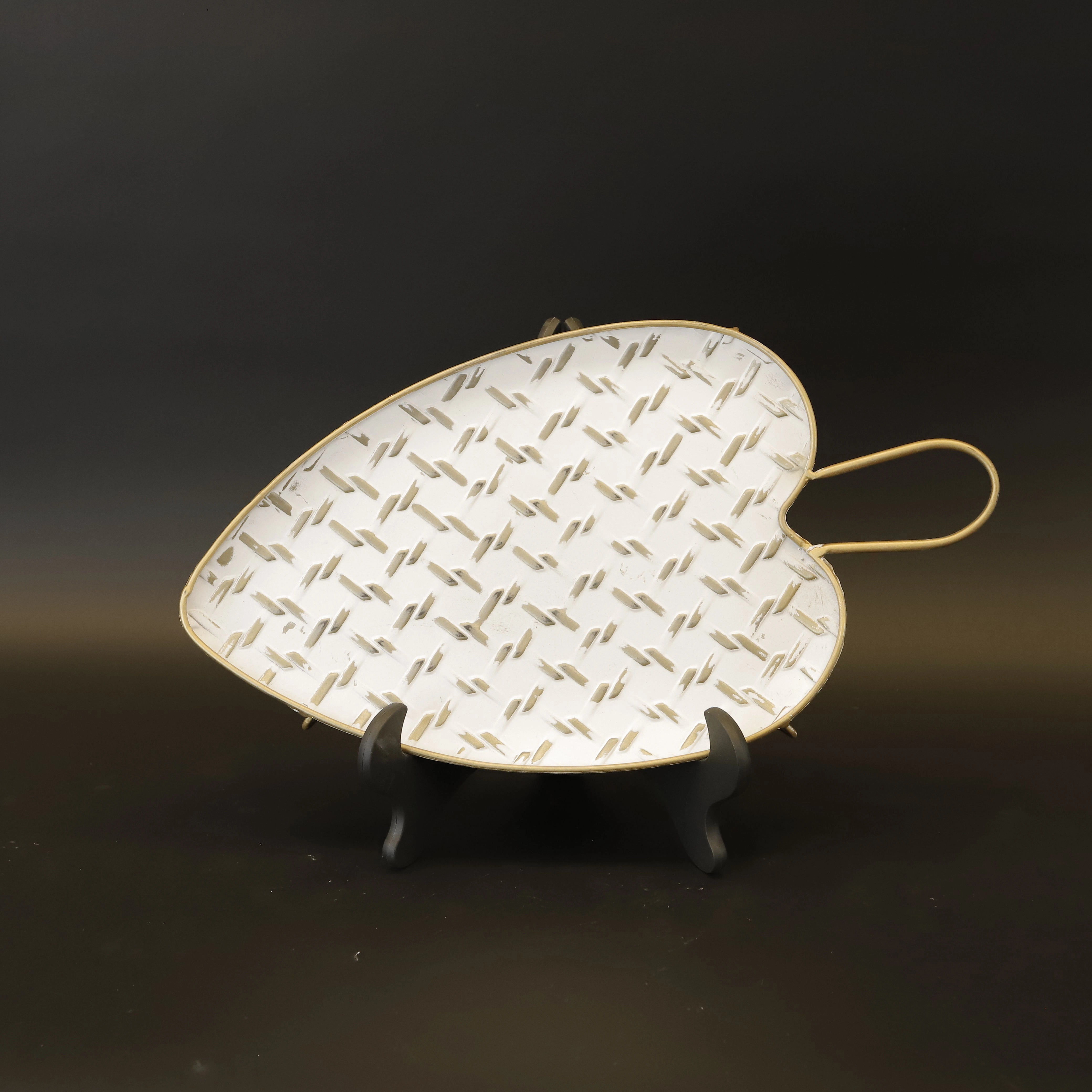 HCHD9192 - S White Leaf Plate Metal Home Decor collection
