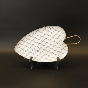 HCHD9192 - S White Leaf Plate Metal Home Decor collection