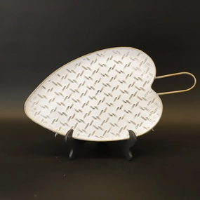 HCHD9193 - M White Leaf Plate Metal Home Decor collection