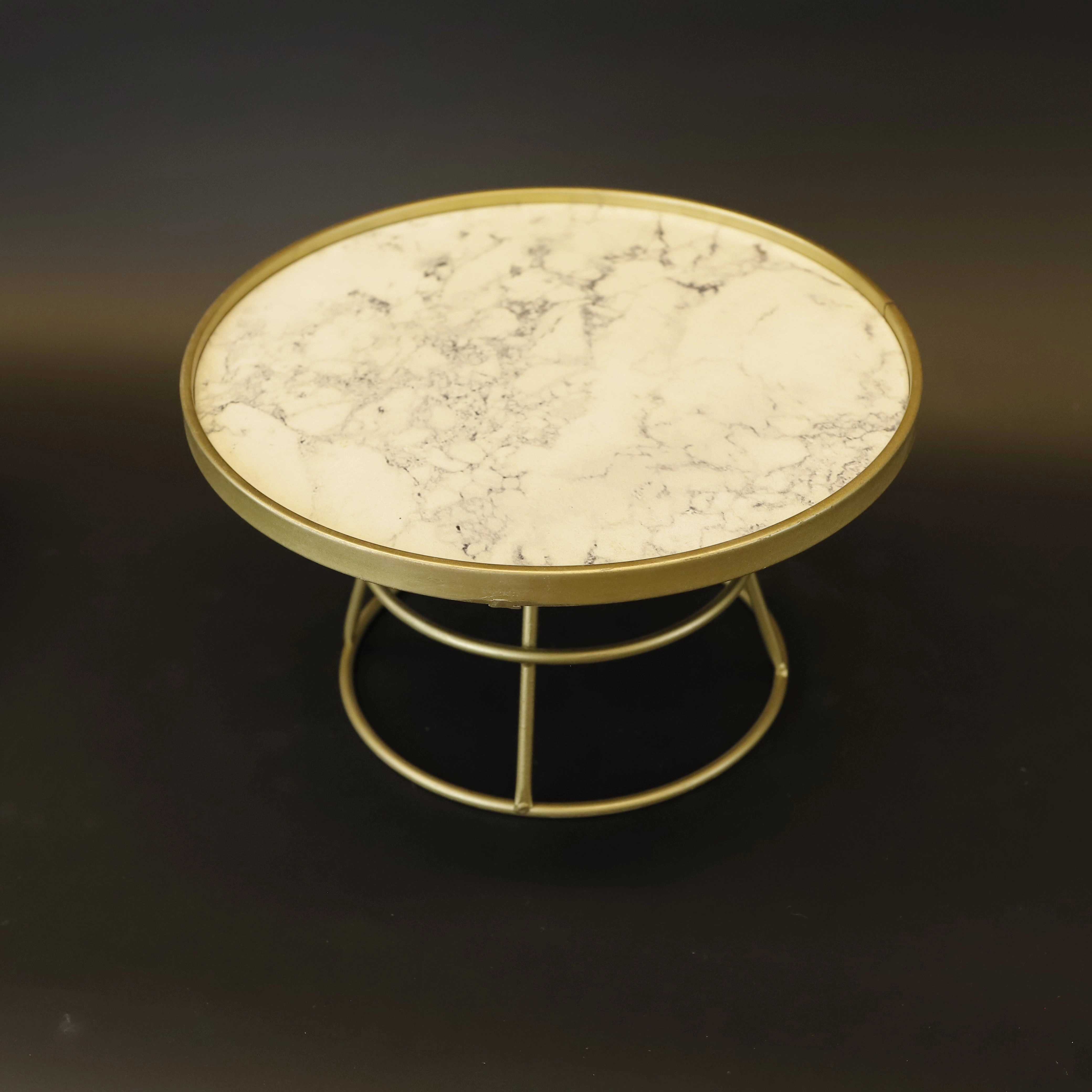HCHD9196 - M White/Gold Plate Stand Metal Home Decor collection