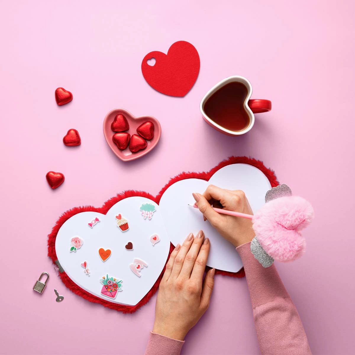 Heart shaped red mug - 330 ml
