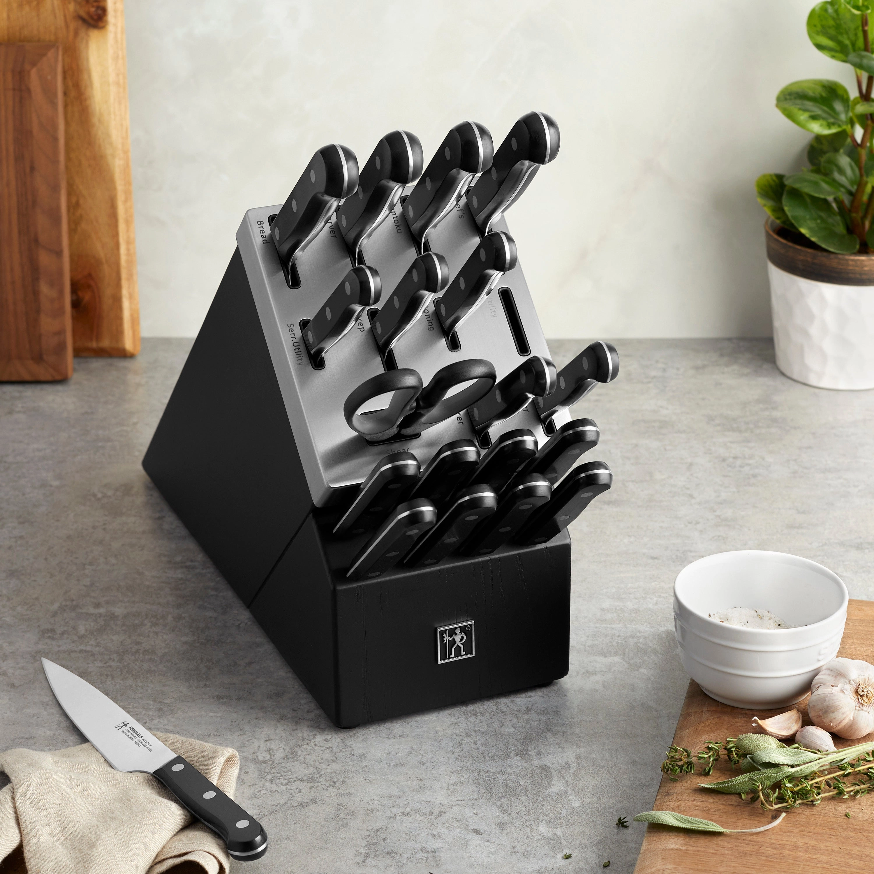 Henckels Solution 20-pc Self-Sharpening Knife Block Set - Black