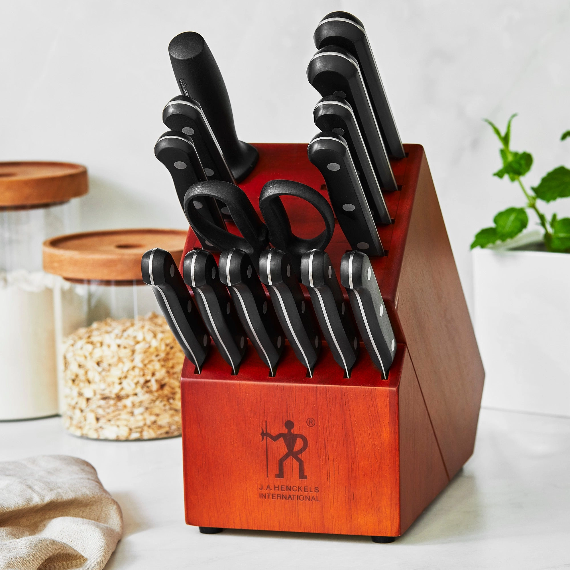 HENCKELS Solution Razor-Sharp 15-pc Knife Set, German Engineered Informed by 100  Years of Mastery, Chefs Knife