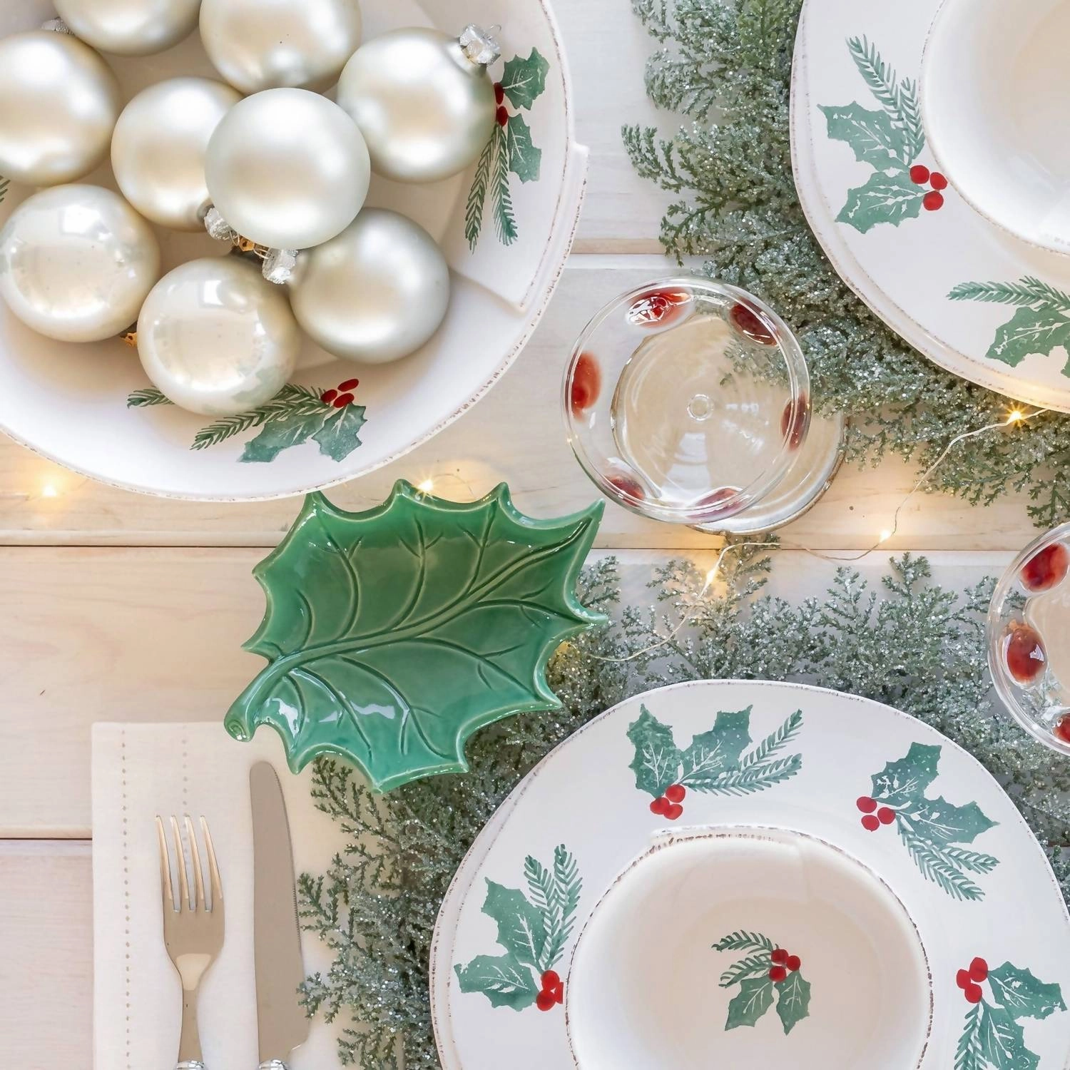 Lastra Figural Holly Small Bowl In Evergreen