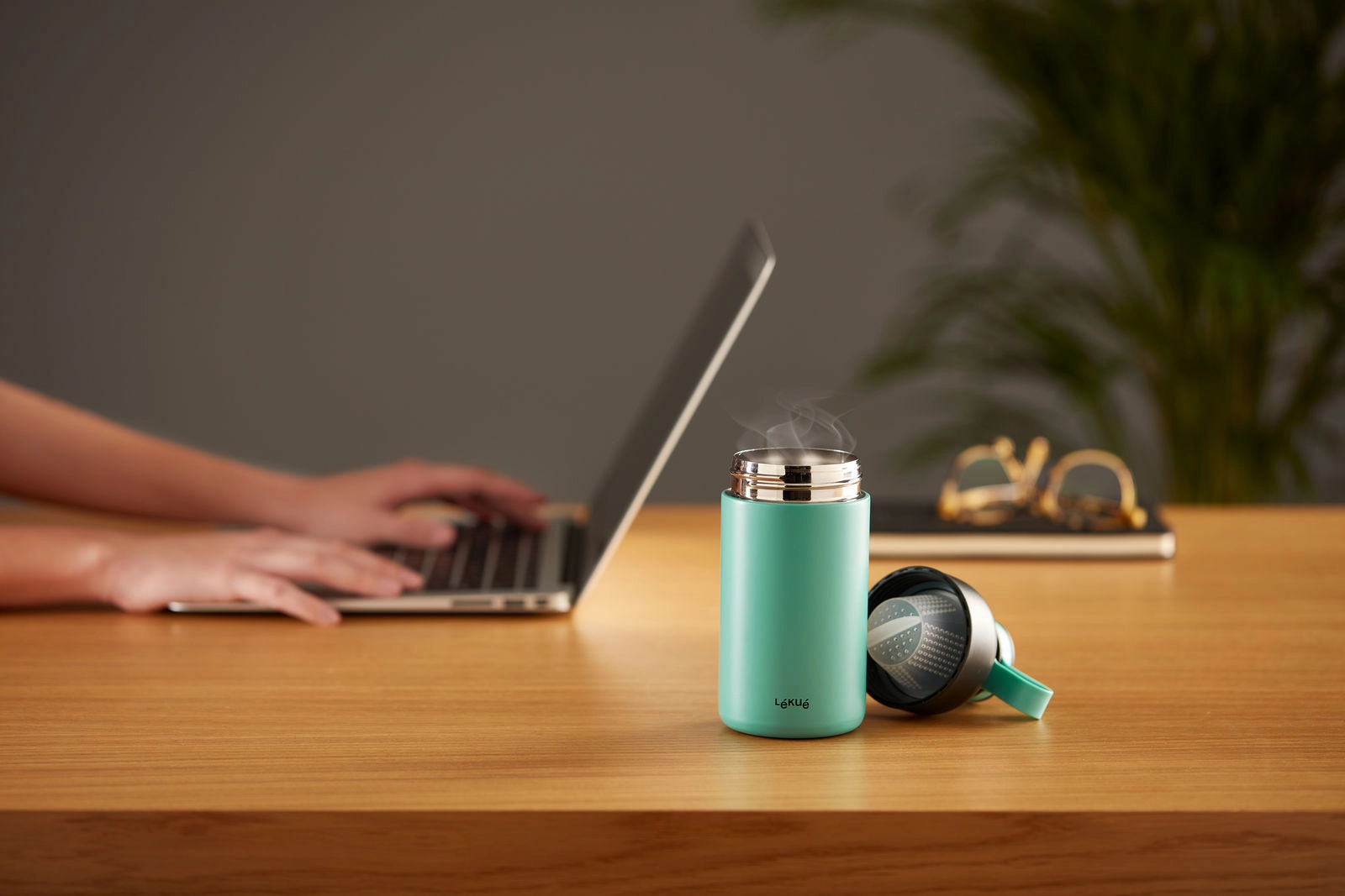 Lekue Insulated Bottle To Go, 10-Ounce, Turquoise