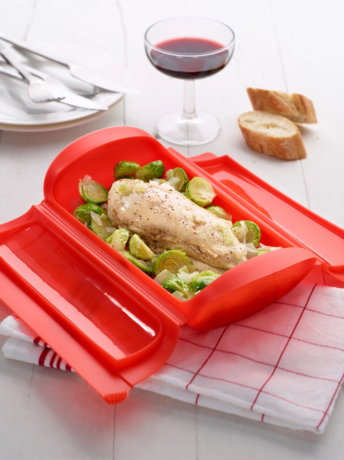 Lekue Steam Case for 1-2 People, Microwave and Oven Safe, Red