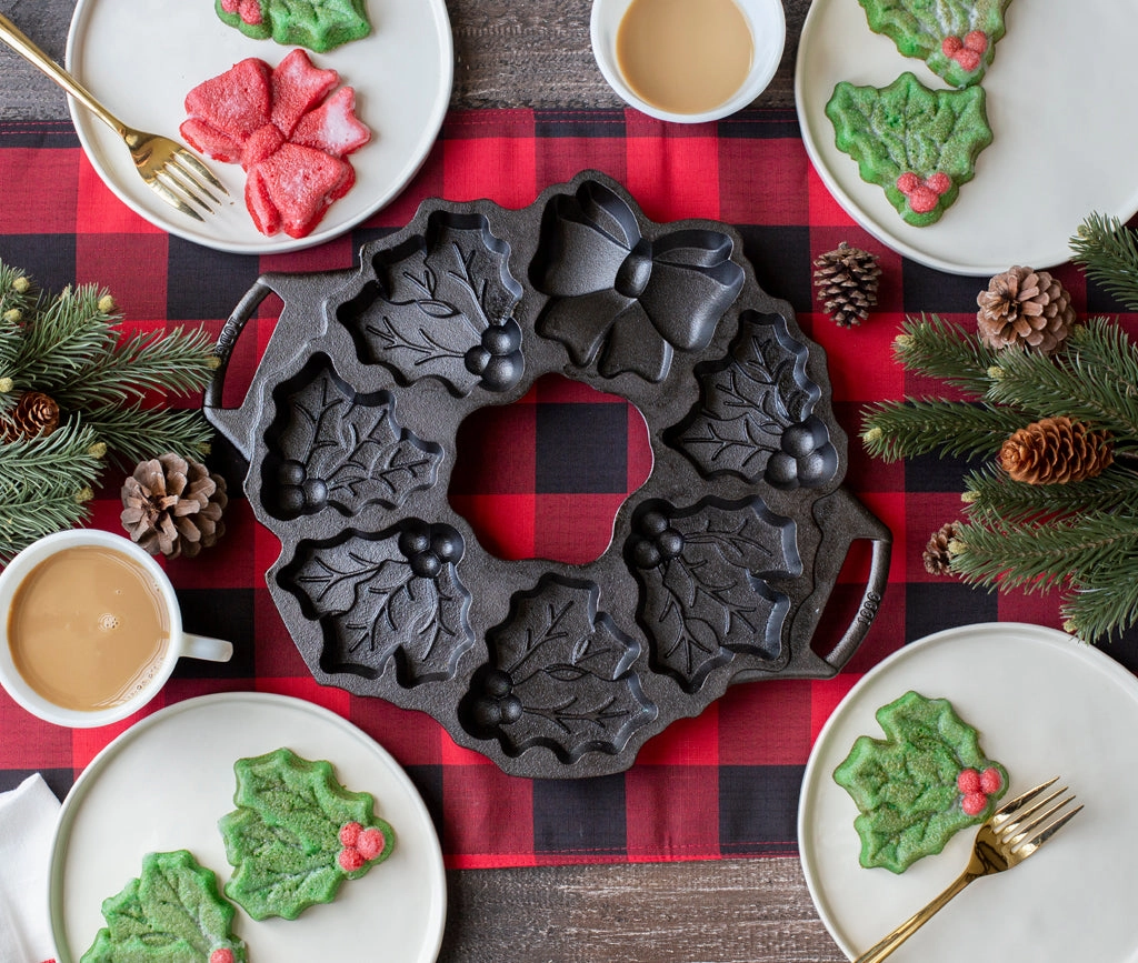 Lodge Cast Iron Holiday Wreath Pan