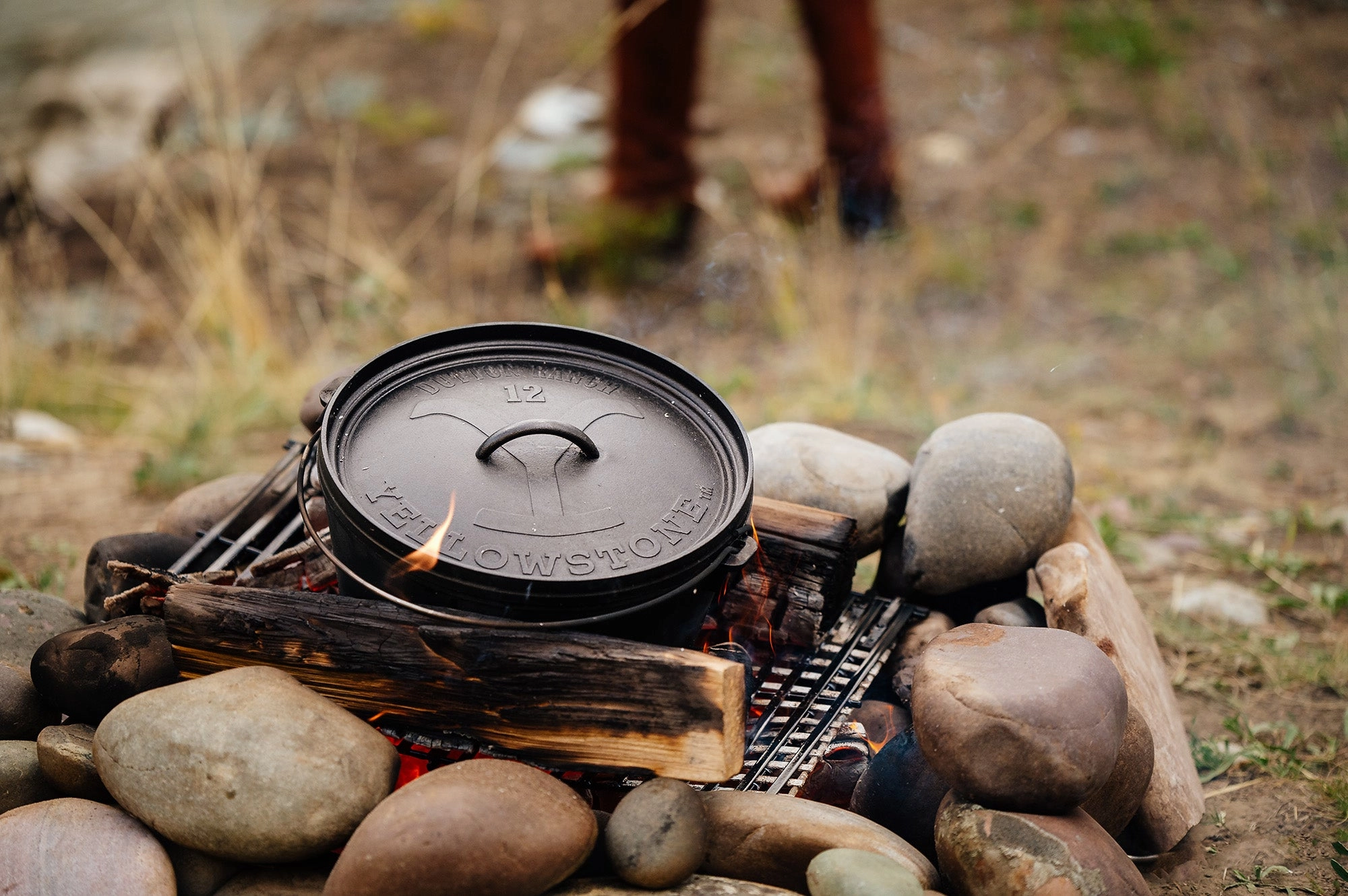 Lodge Yellowstone 8 Quart Seasoned Cast Iron Power Y Deep Camp Dutch Oven, 12 Inch Diameter