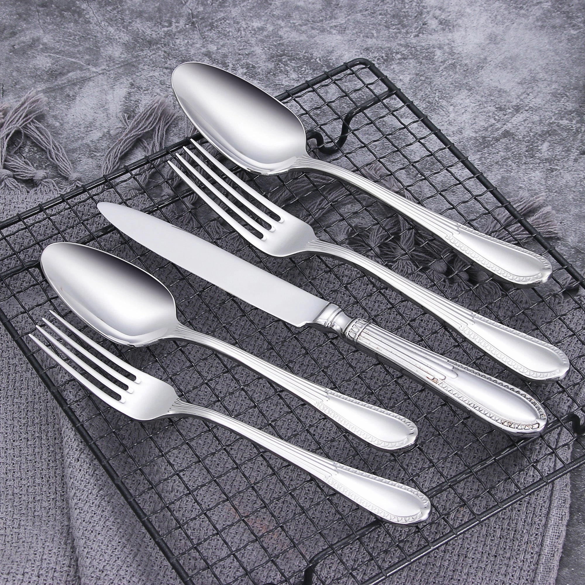 Minimal Elizabeth 20-piece Flatware Set Cutlery outlet discounts