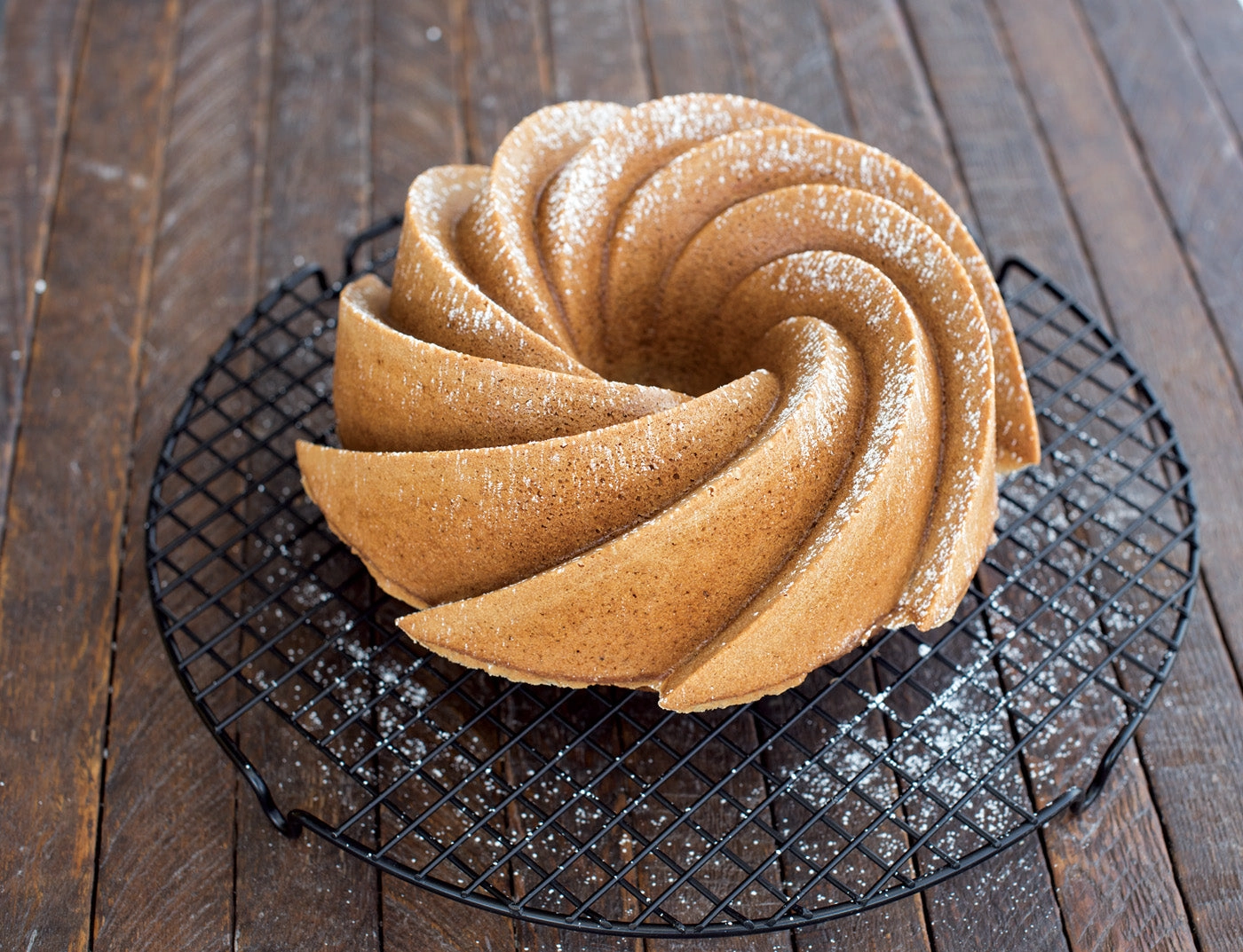 Nordic Ware Cast Aluminum Heritage Bundt Pan, Gold