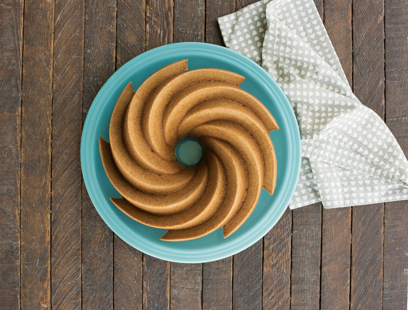 Nordic Ware Cast Aluminum Heritage Bundt Pan, Gold