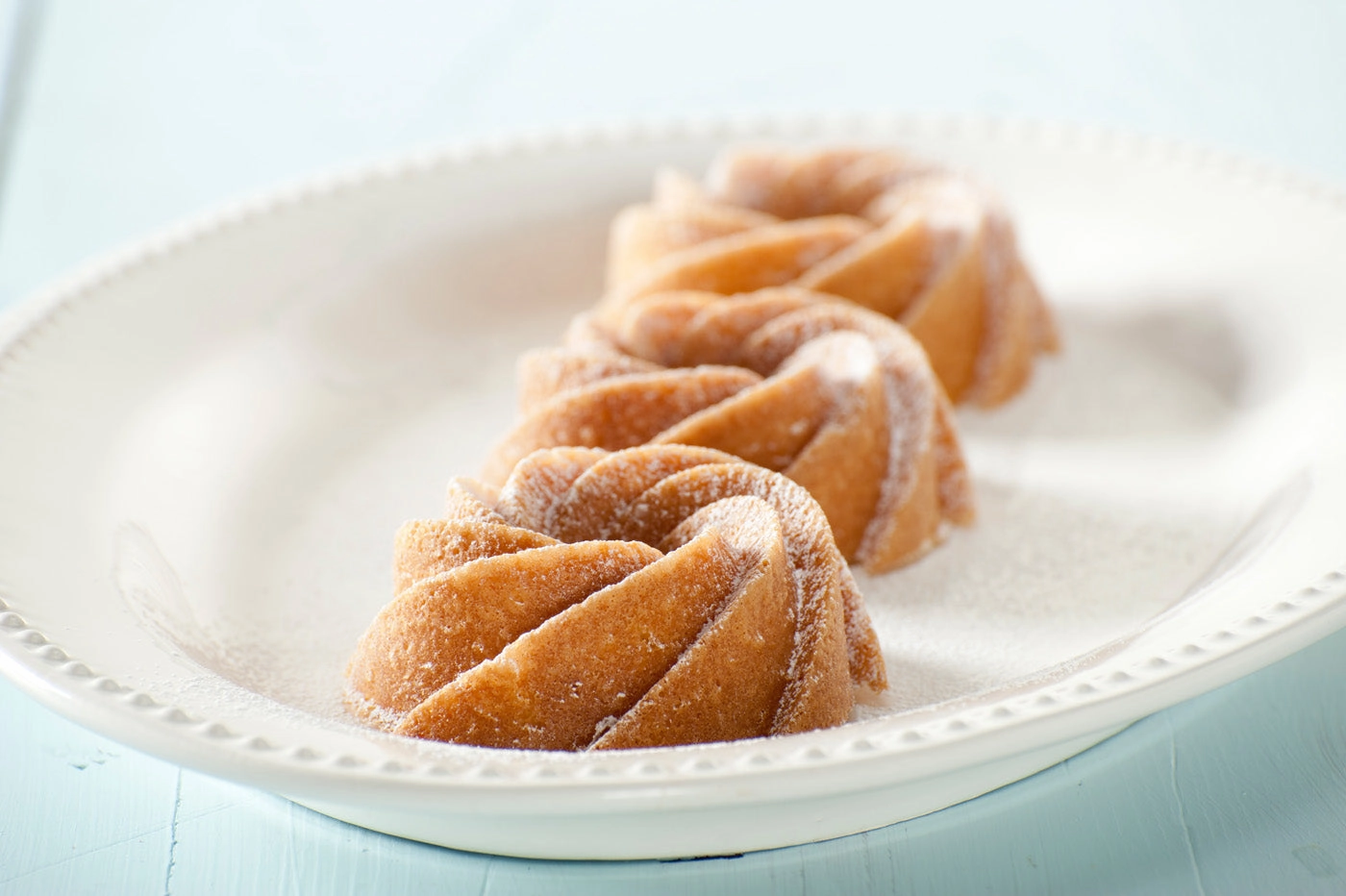 Nordic Ware Cast Aluminum Heritage Bundtlette Cakes, Gold