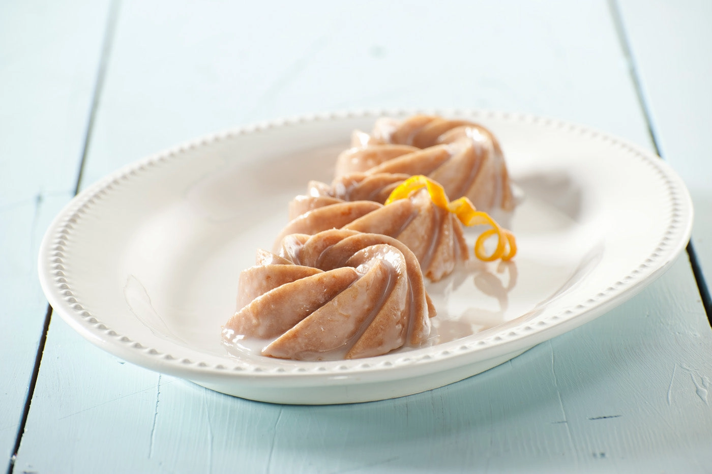 Nordic Ware Cast Aluminum Heritage Bundtlette Cakes, Gold