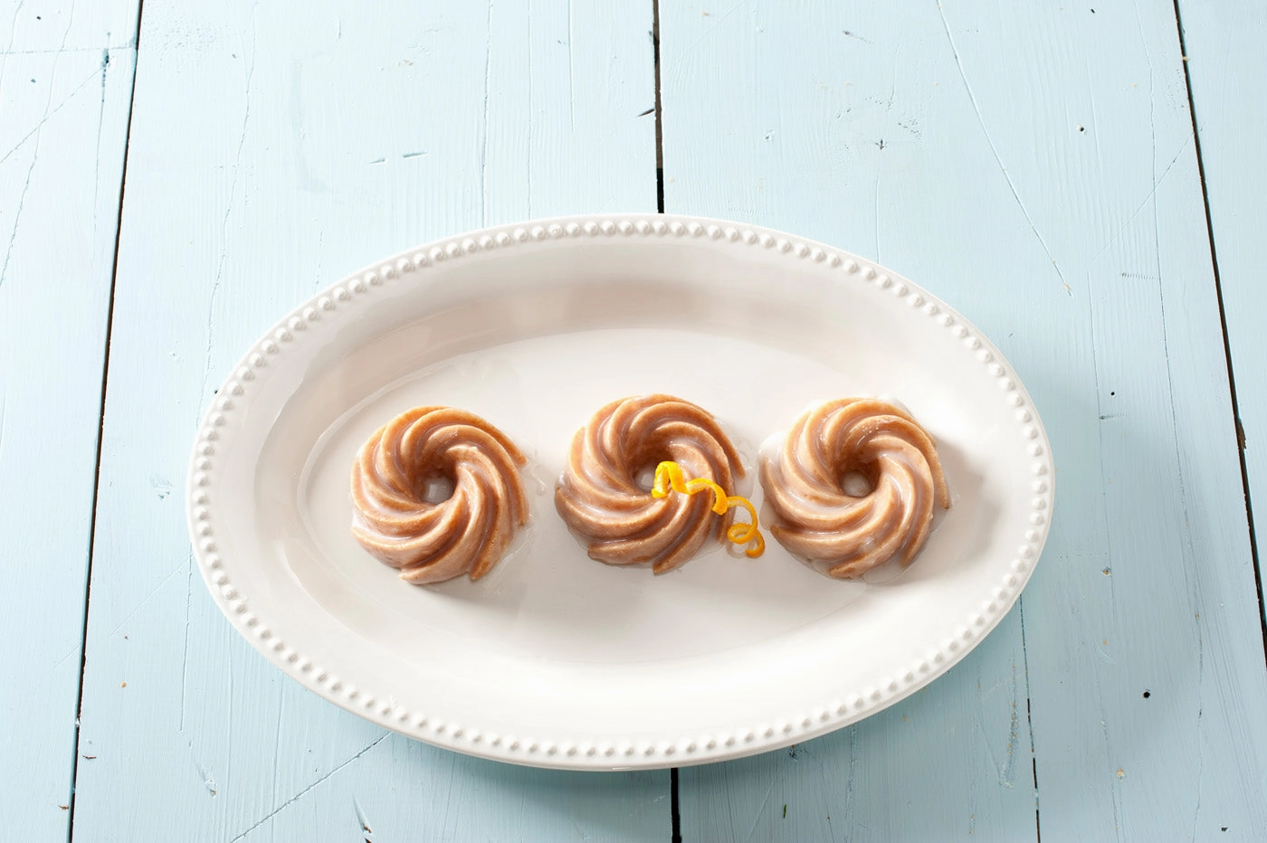 Nordic Ware Cast Aluminum Heritage Bundtlette Cakes, Gold