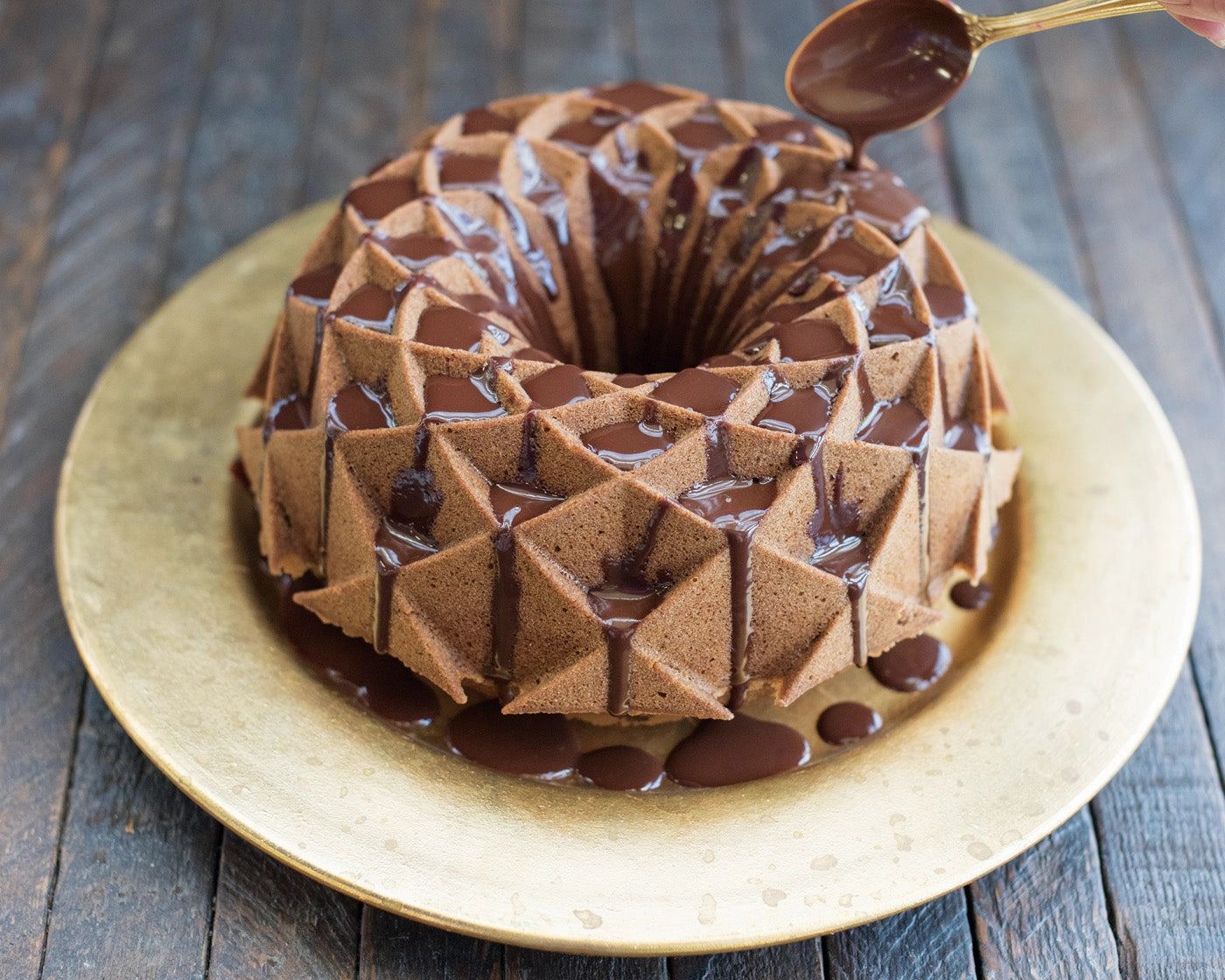 Nordic Ware Cast Aluminum Jubilee Bundt Pan, Gold