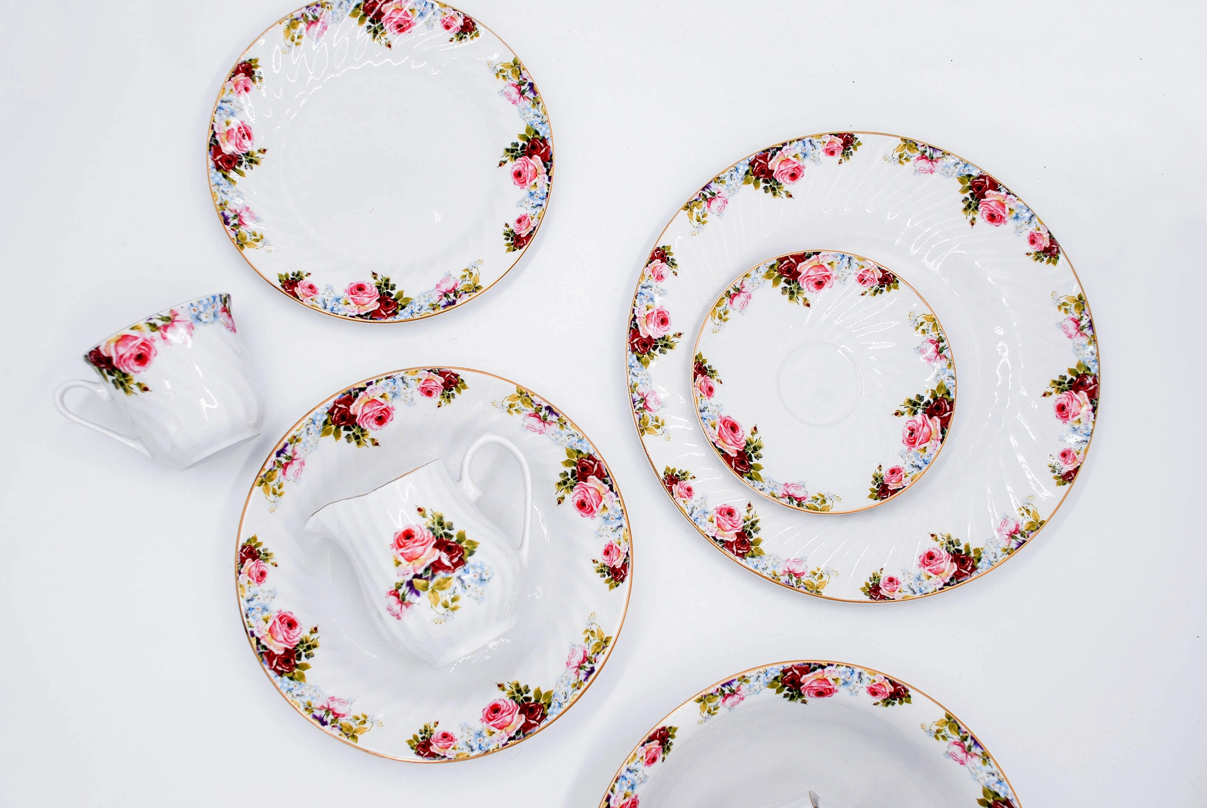 Paradise 45-Piece Dinnerware Set