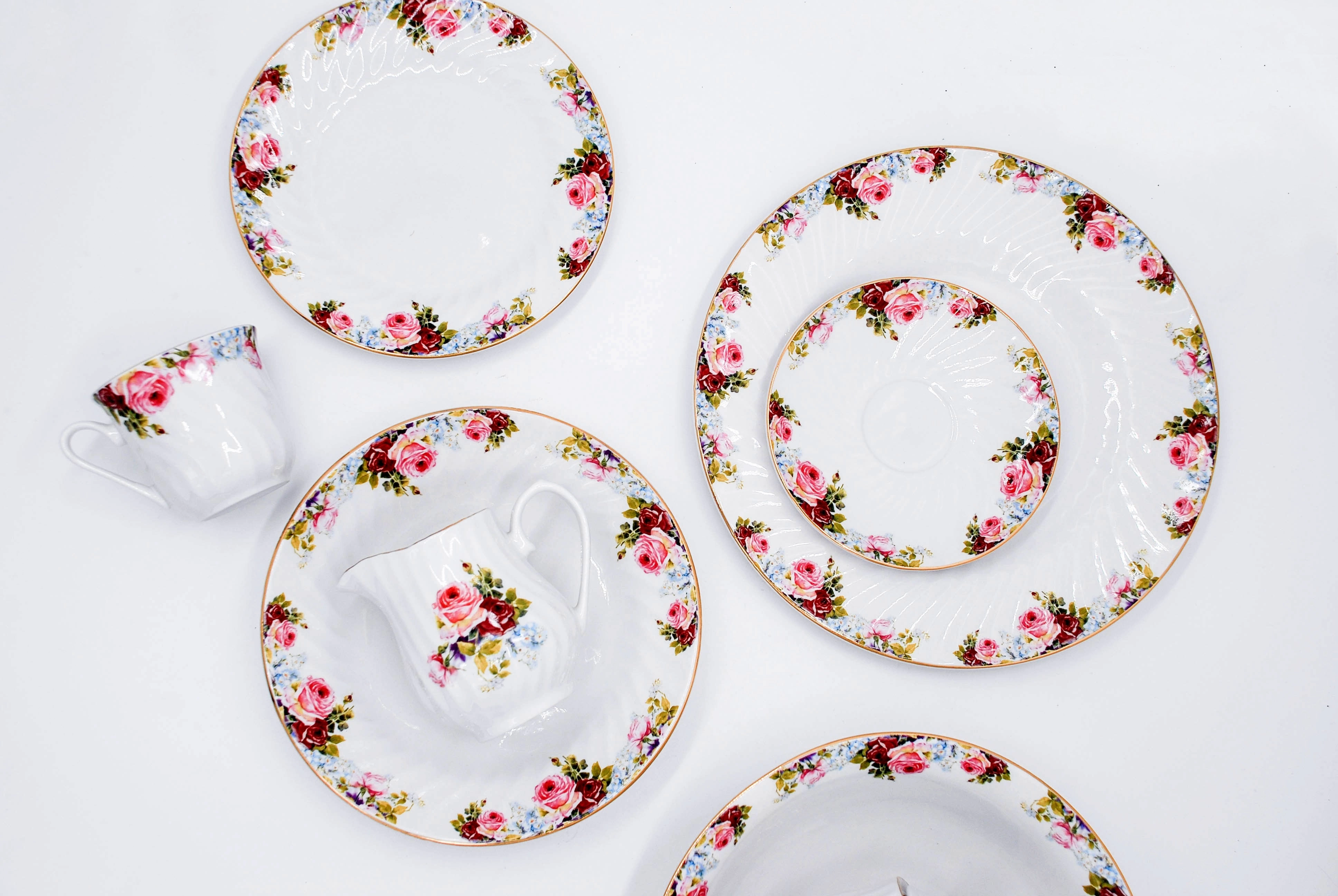 Paradise 45-Piece Dinnerware Set