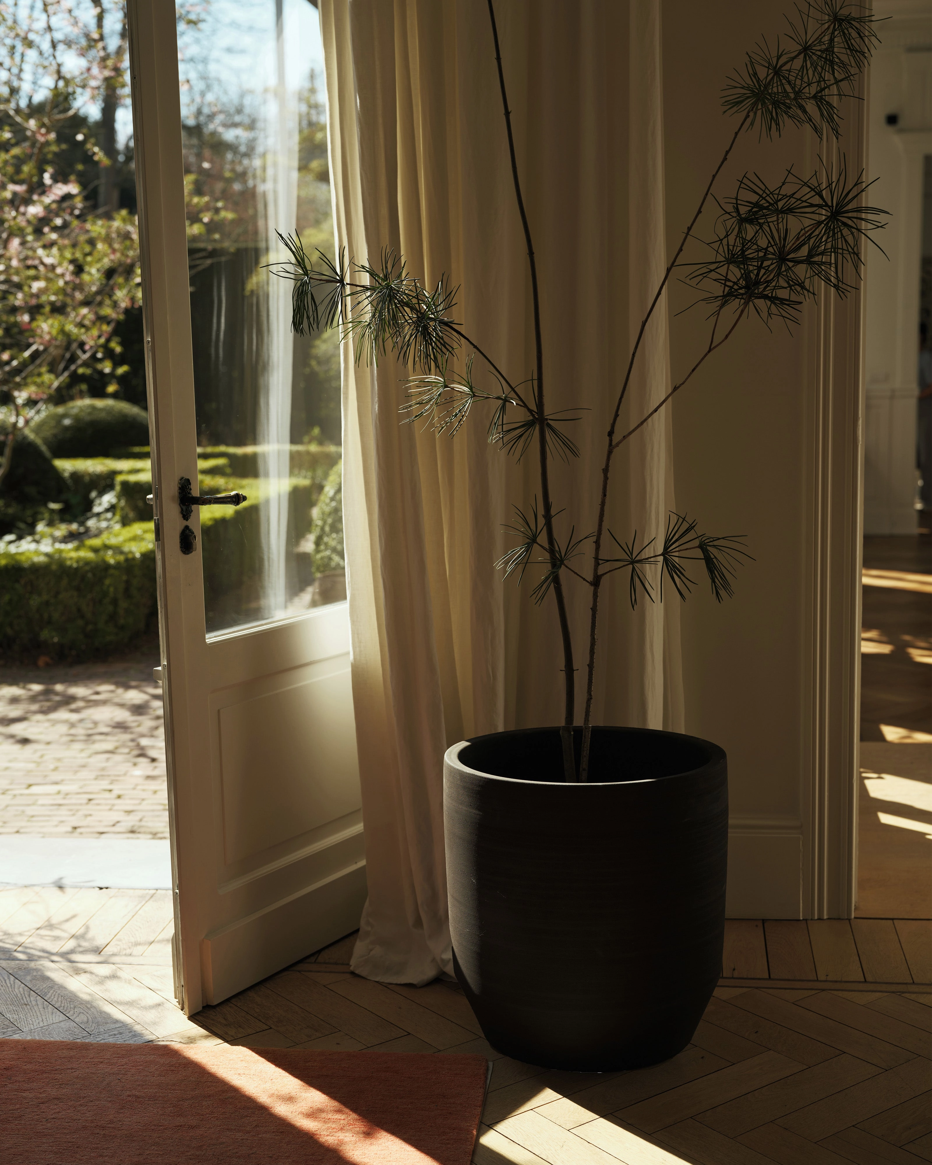 Planter 02 L black Construct