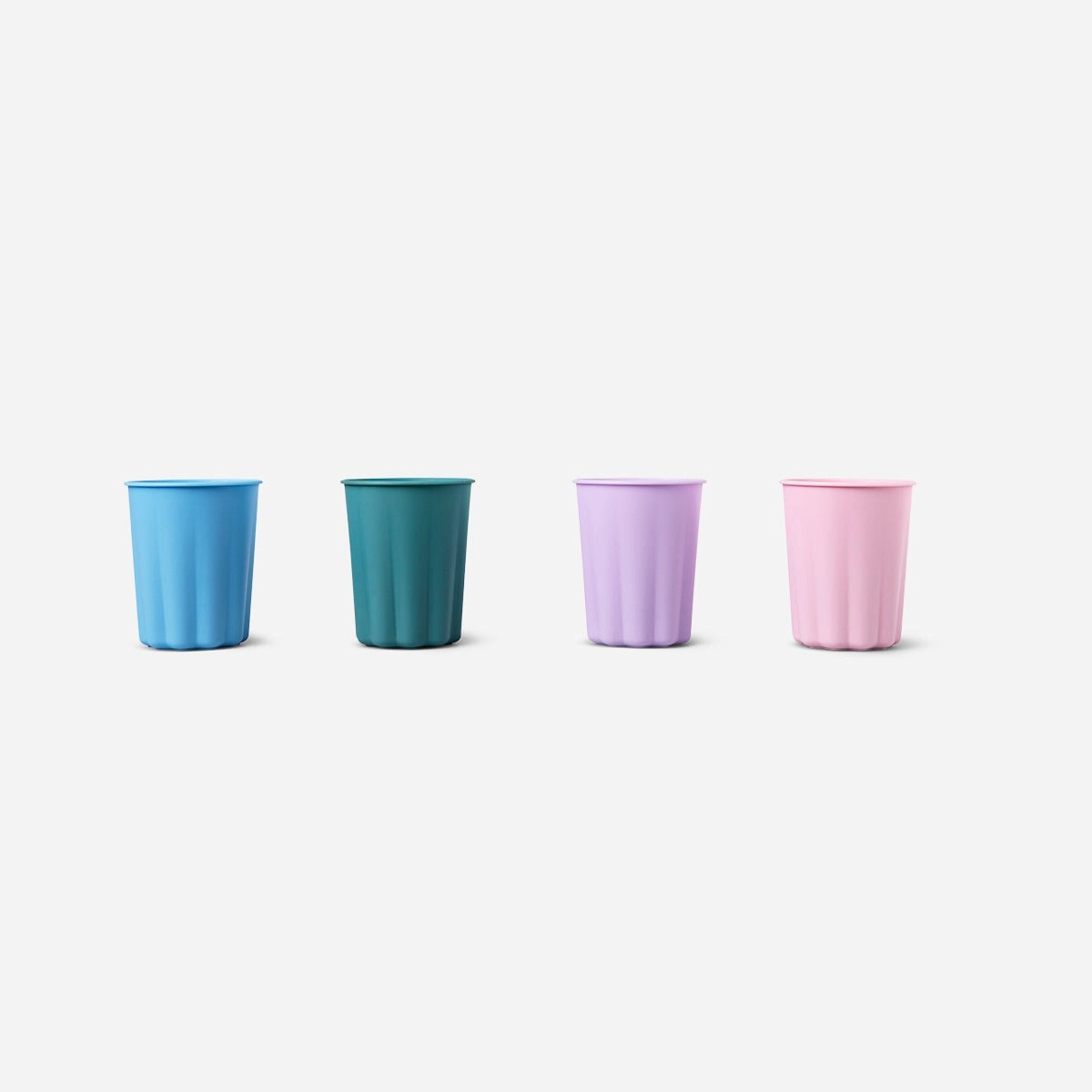 Plastic cups. 4 pcs