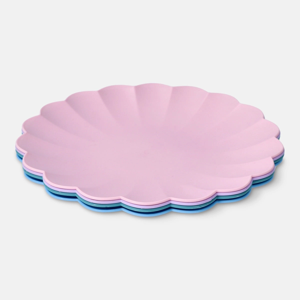 Plastic plates. 4 pcs