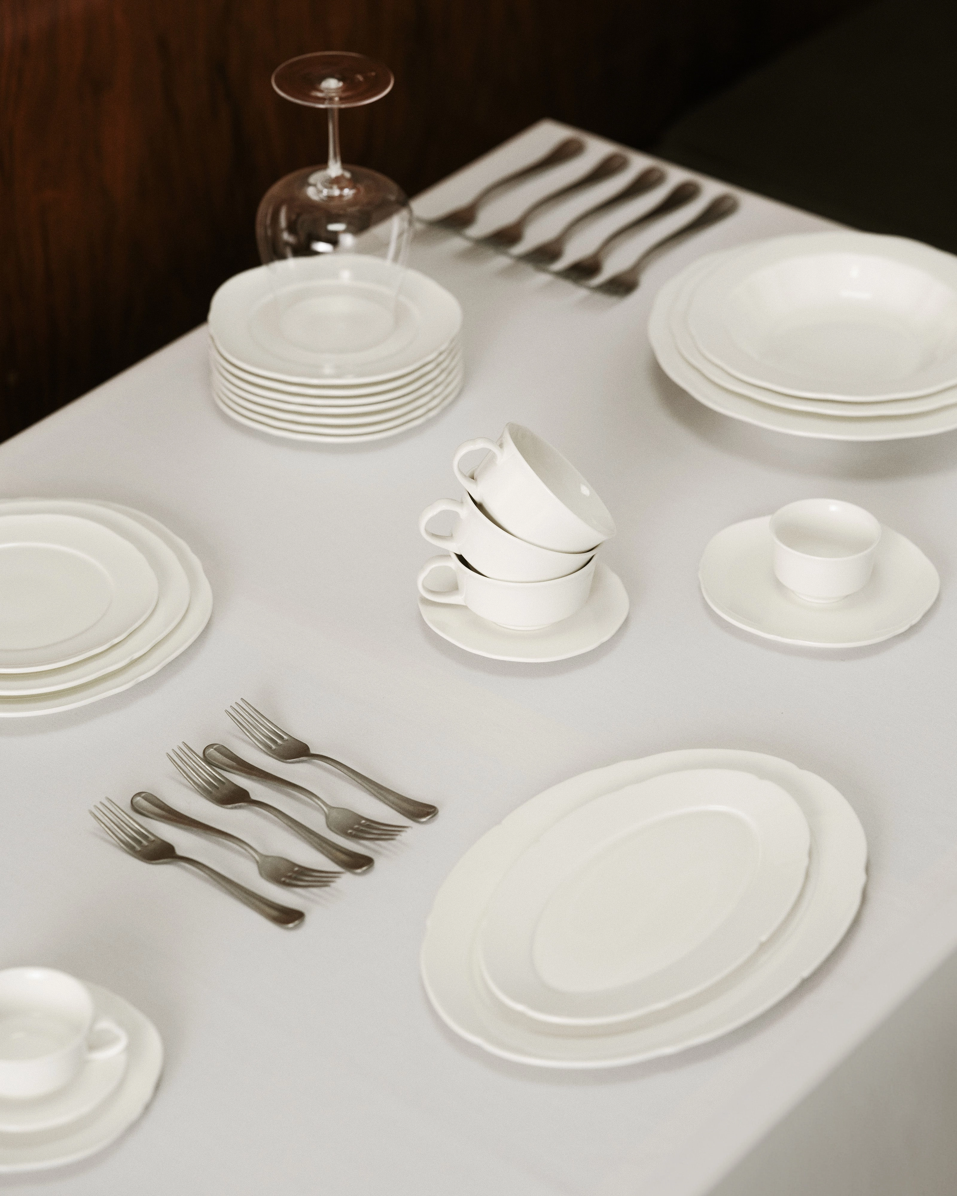 Plate oval M white Silhouette