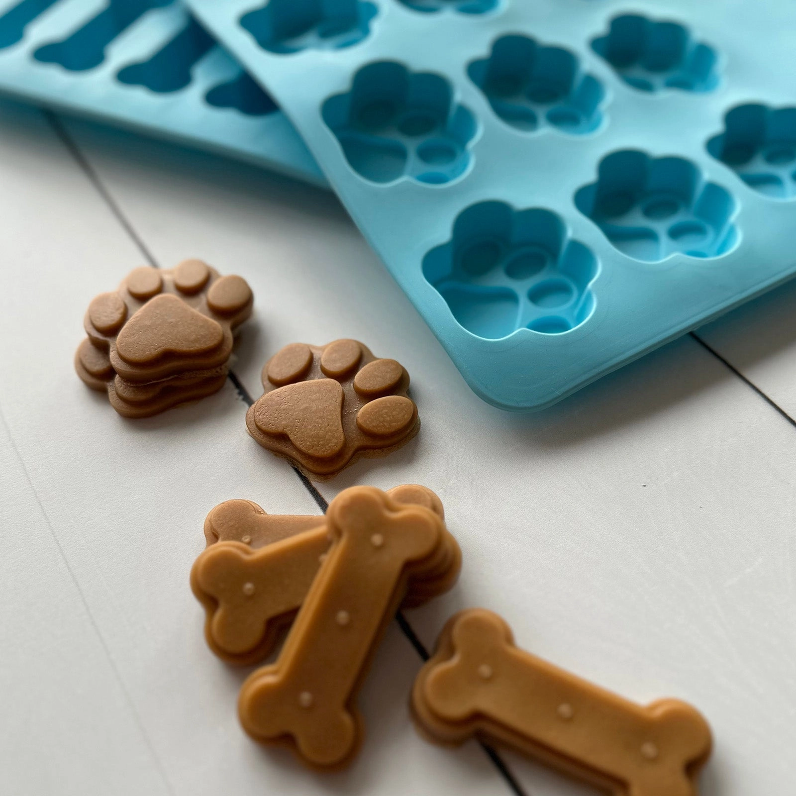 R&M International Pet Treat Molds Paw, Prints