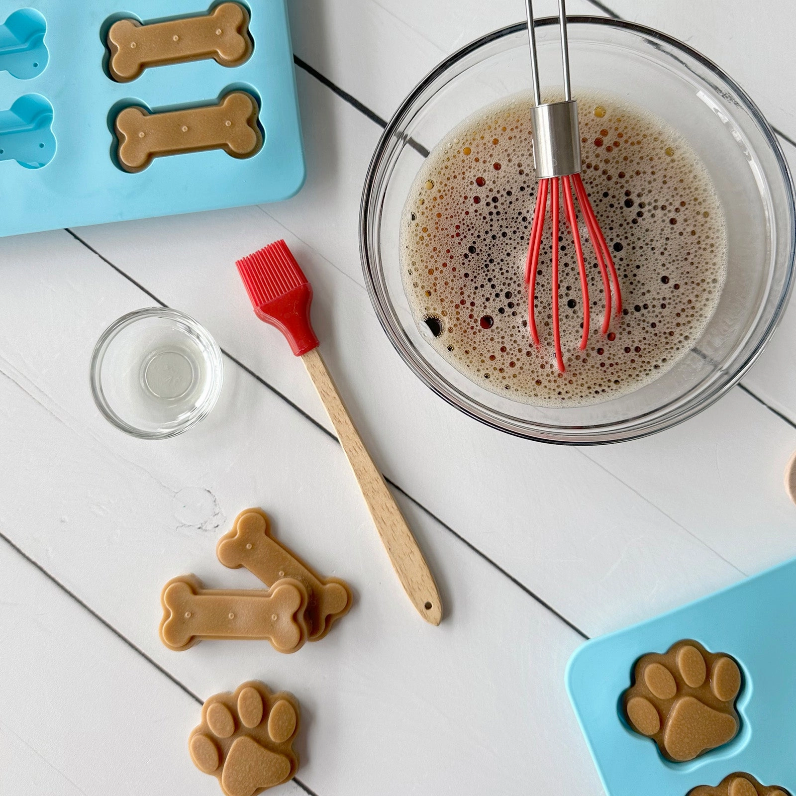 R&M International Pet Treat Molds Paw, Prints