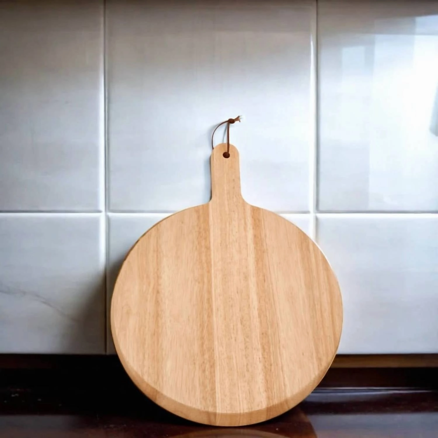 Rubberwood Pizza Board With Handle In Natural