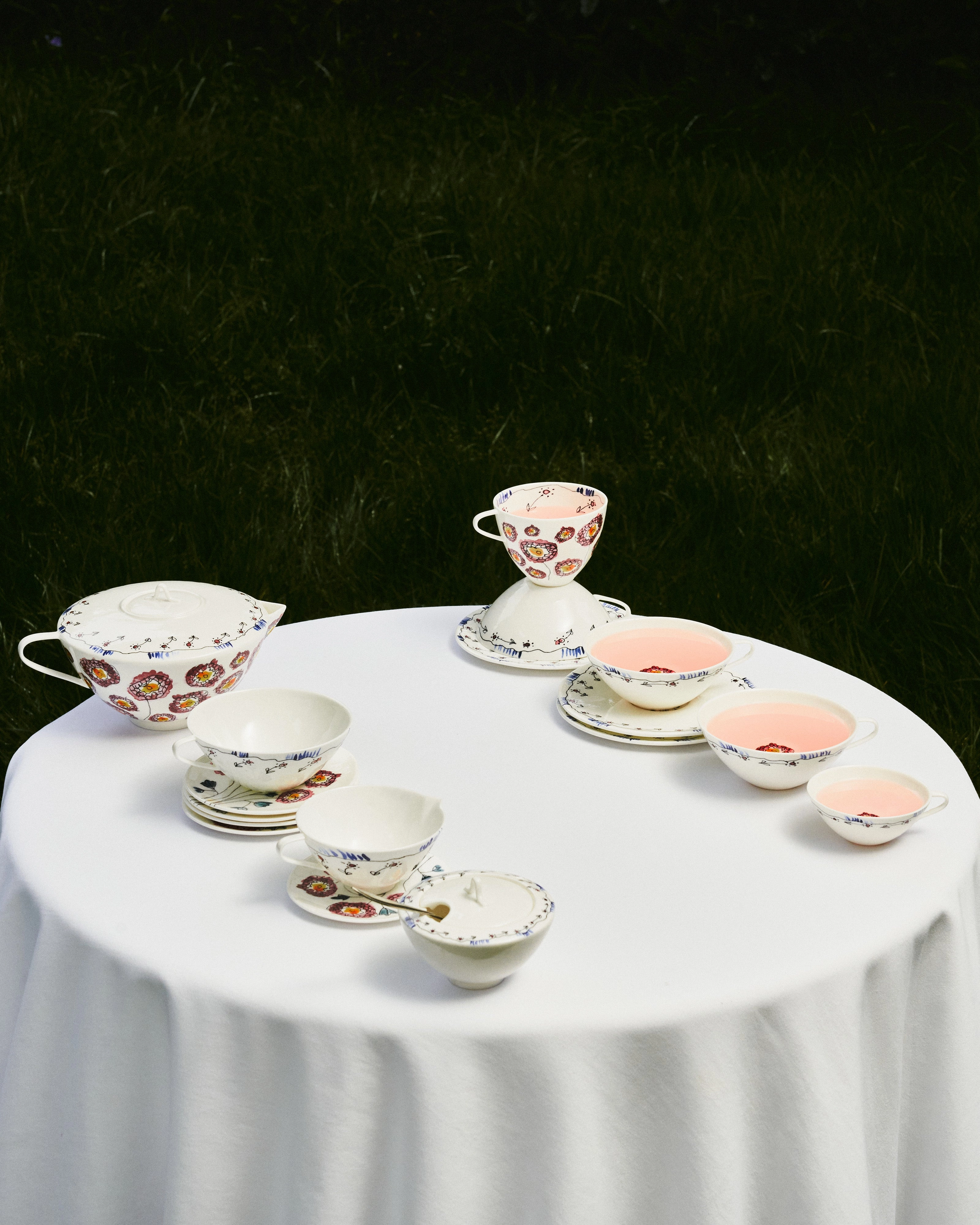 Saucer coffee cup high Anemone milk Midnight Flowers
